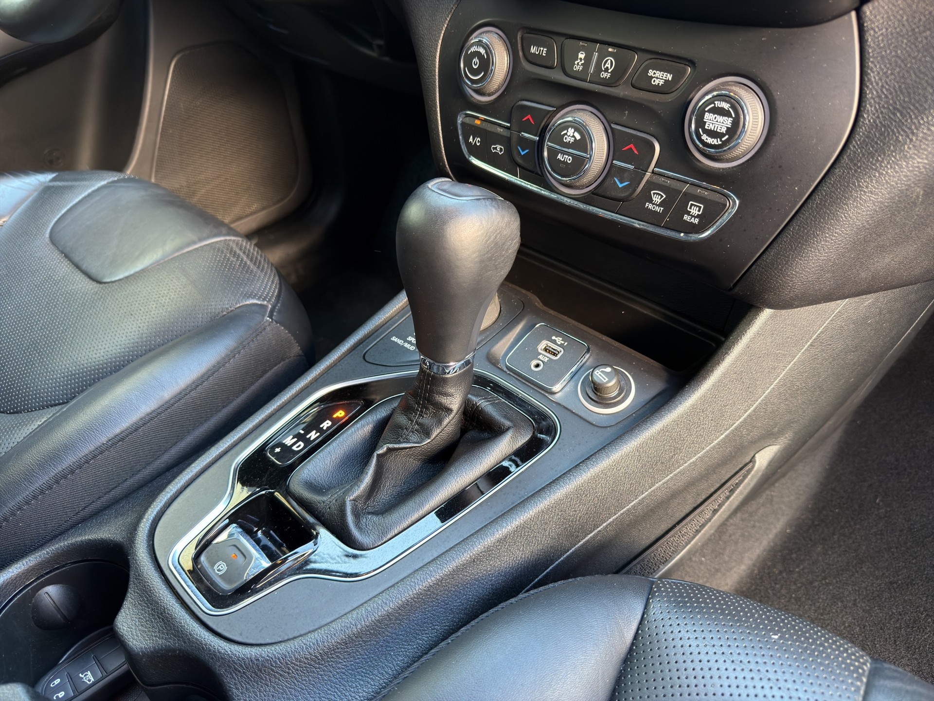 JEEP Cherokee 2.2MJ Limited AWD Drive I 9ATX-image-17