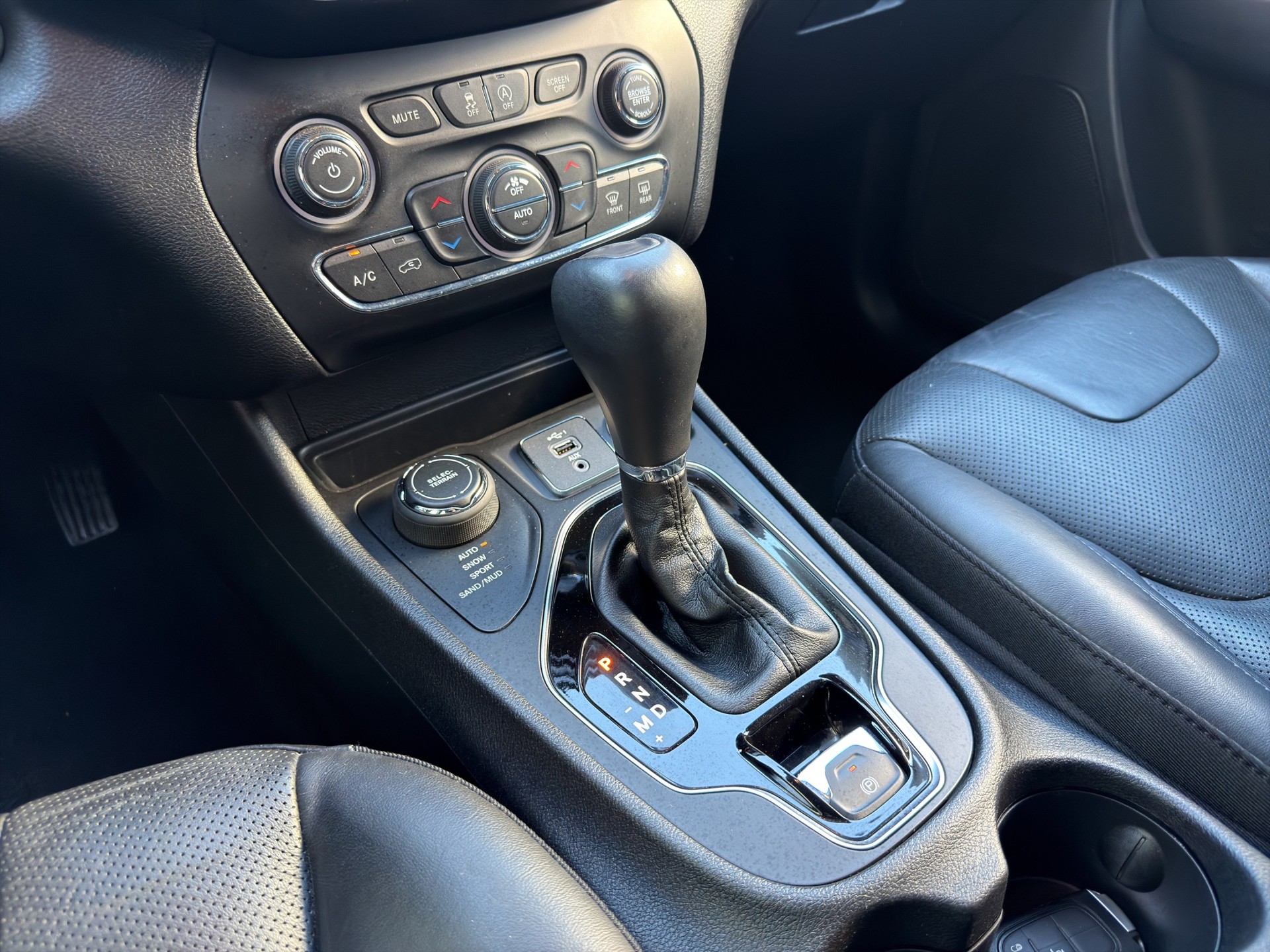 JEEP Cherokee 2.2MJ Limited AWD Drive I 9ATX-image-16