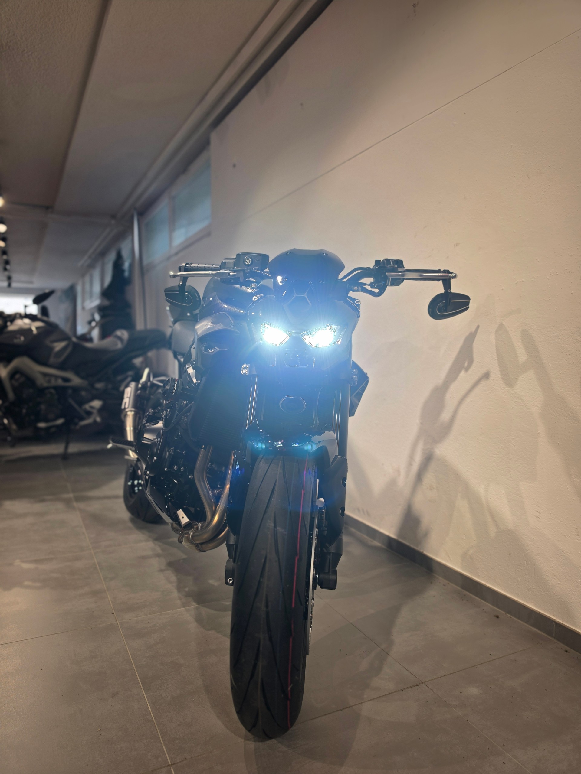 KAWASAKI Z 900 (70kW)-showroom-element-1