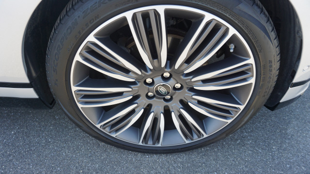 LAND ROVER RR Velar R-Dyn. P 300 HSE-image-6