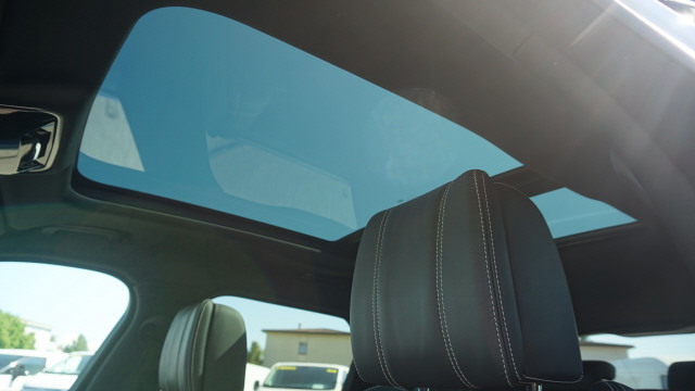 LAND ROVER RR Velar R-Dyn. P 300 HSE-image-10