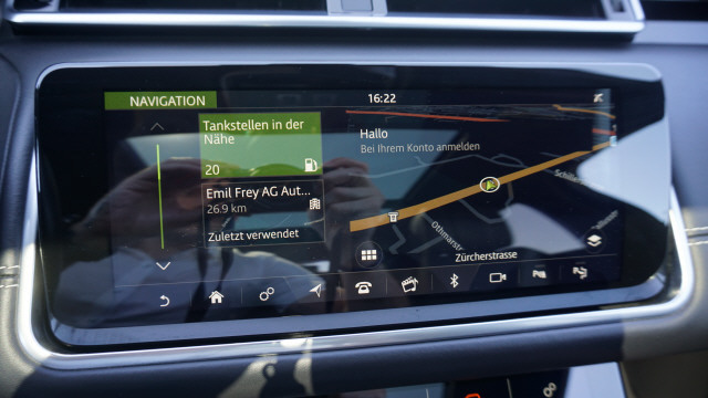 LAND ROVER RR Velar R-Dyn. P 300 HSE-image-14