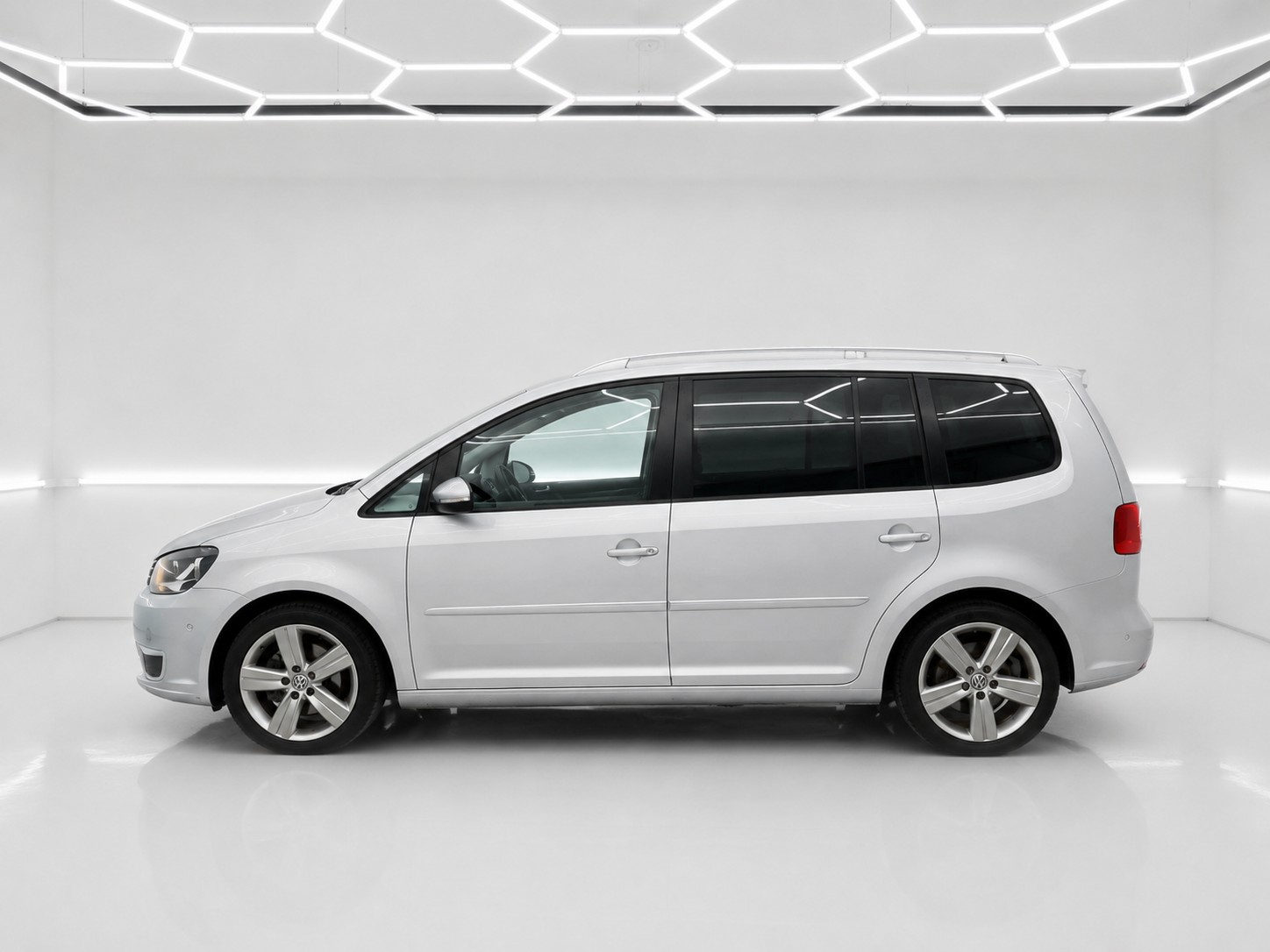 VW Touran 1.6 TDI Highline DSG-showroom-element-2