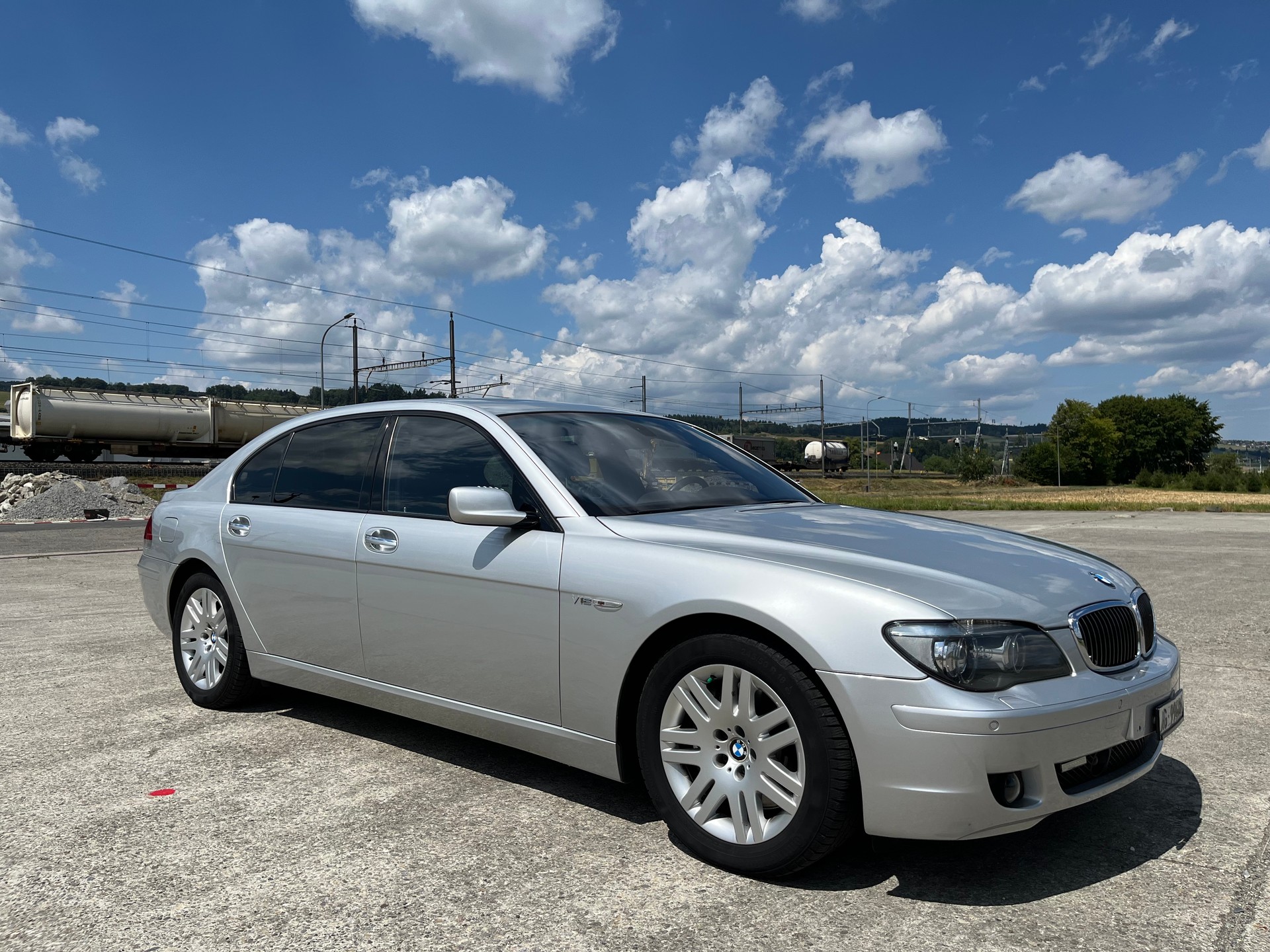 BMW 760Li V12-image-2