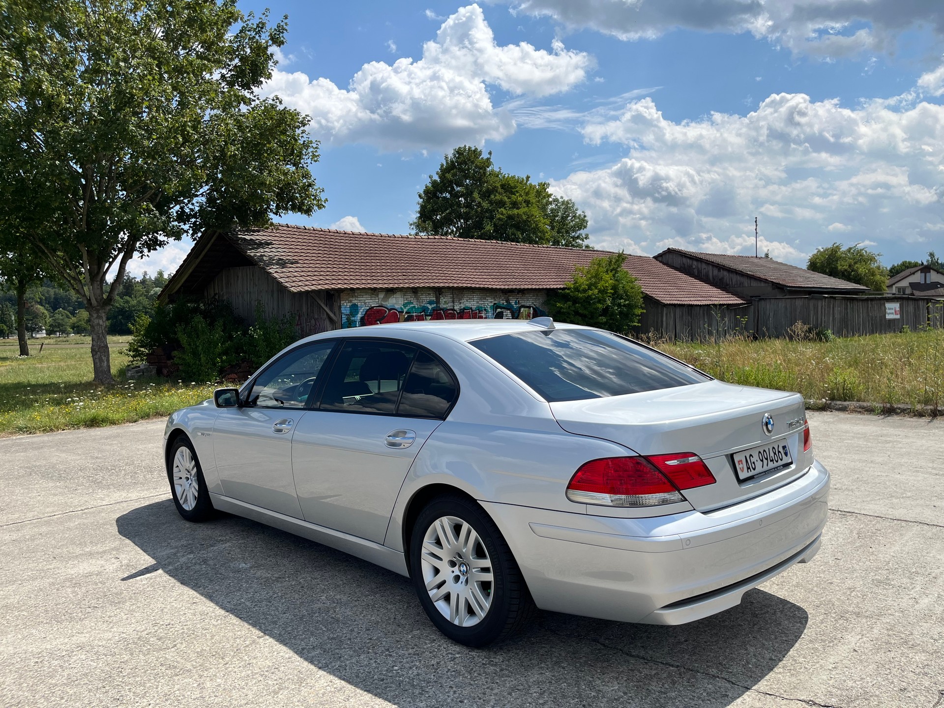 BMW 760Li V12-image-1