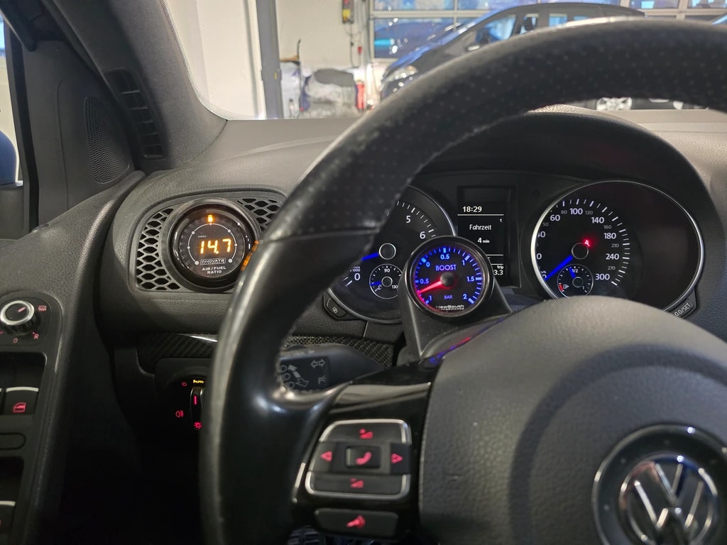 VW Golf 2.0 TSI R 4Motion-image-14