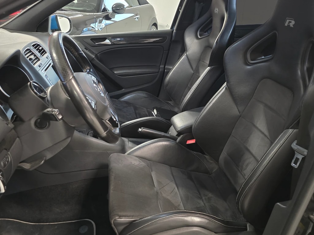 VW Golf 2.0 TSI R 4Motion-image-8