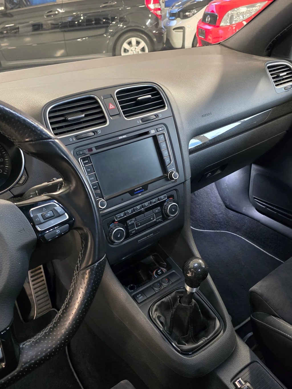 VW Golf 2.0 TSI R 4Motion-image-10
