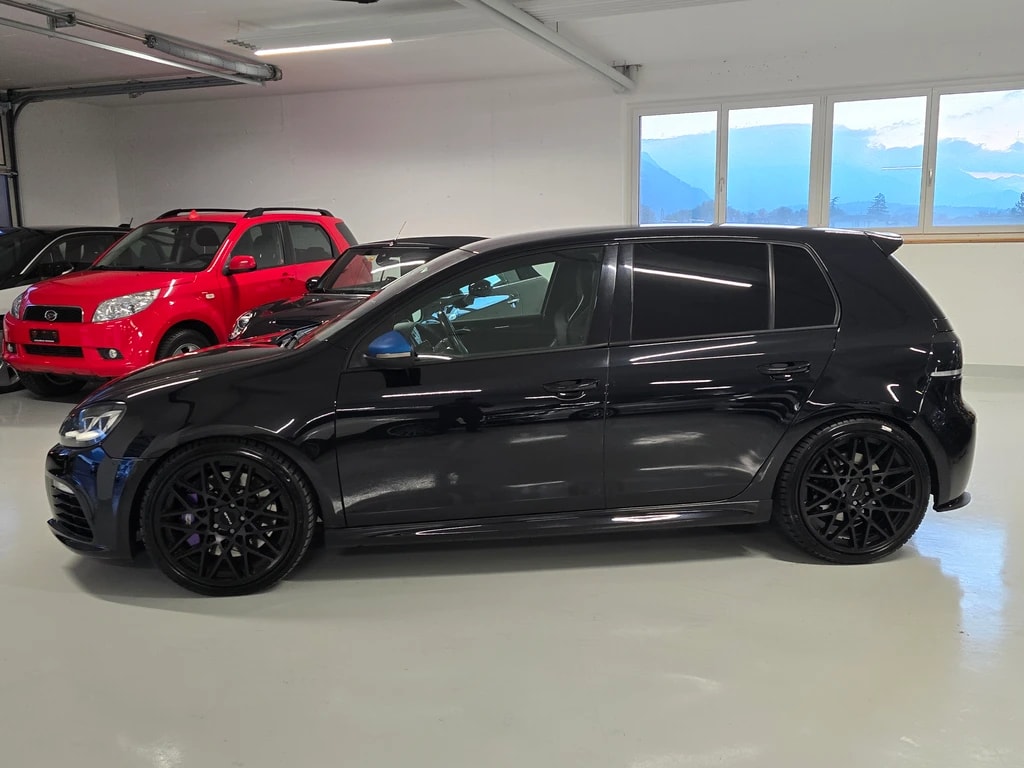 VW Golf 2.0 TSI R 4Motion-image-1