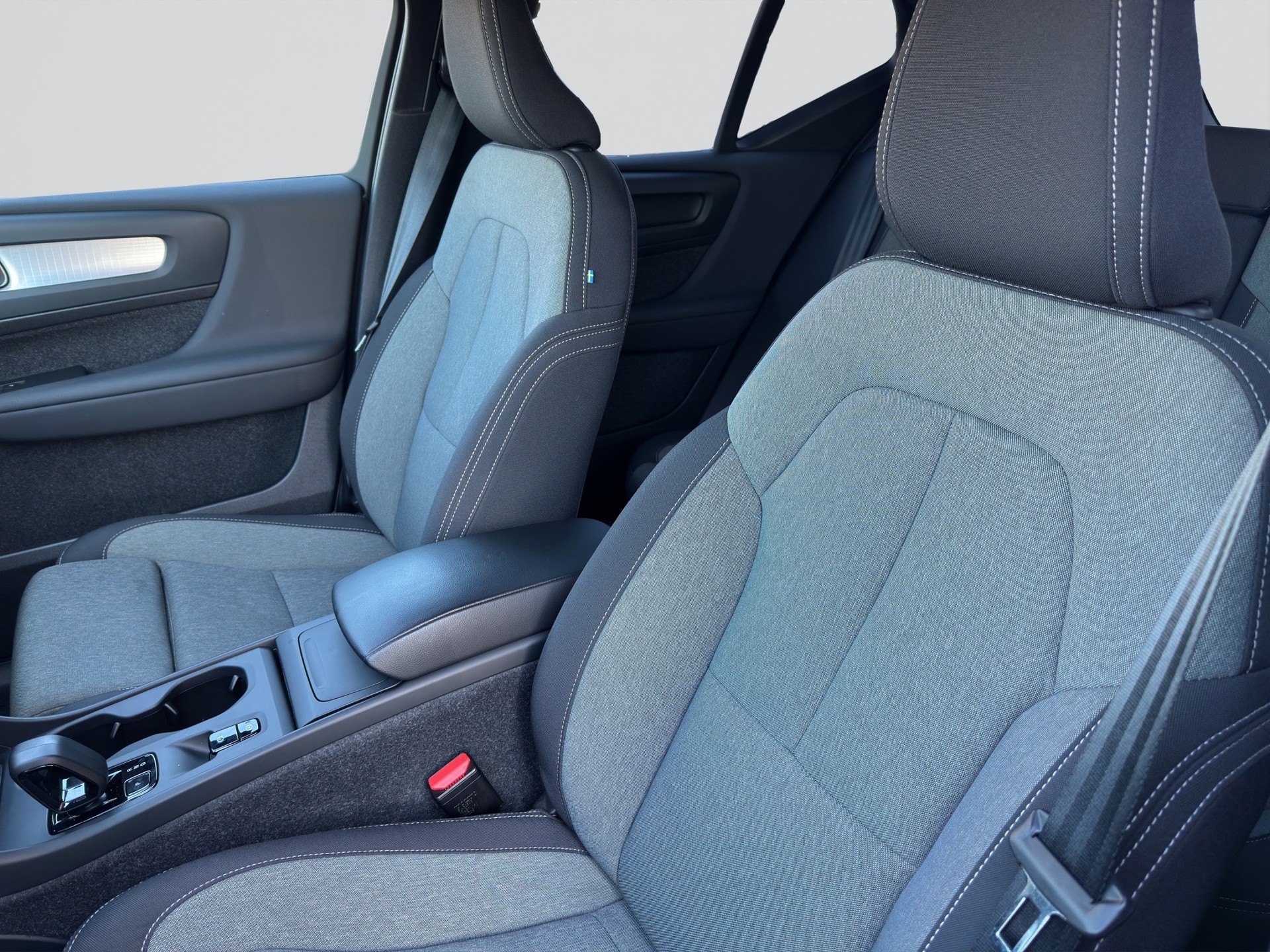 VOLVO XC40 B3 Benzin Mild Hybrid Core DCT-image-6