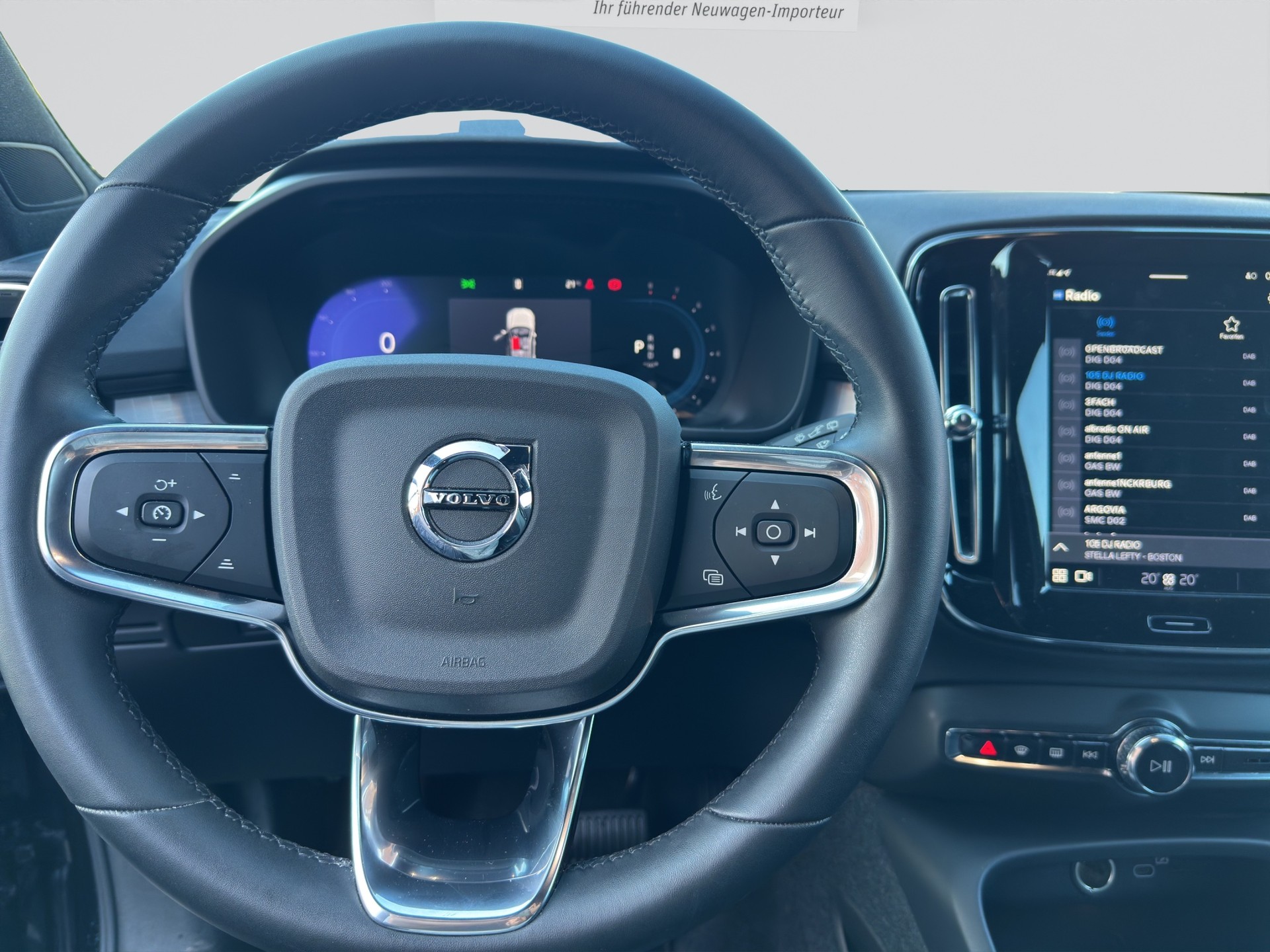 VOLVO XC40 B3 Benzin Mild Hybrid Core DCT-image-10