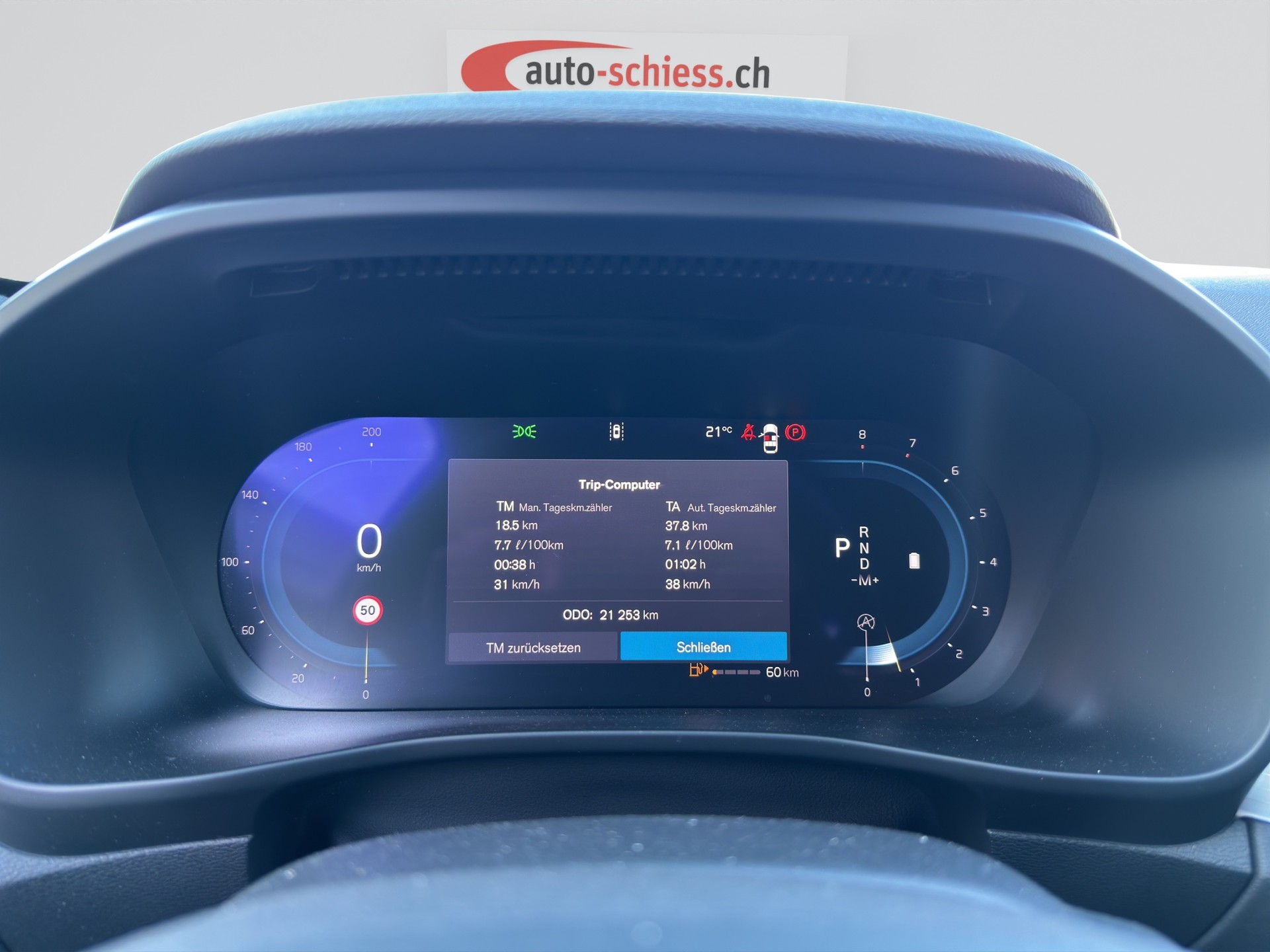 VOLVO XC40 B3 Benzin Mild Hybrid Core DCT-image-11