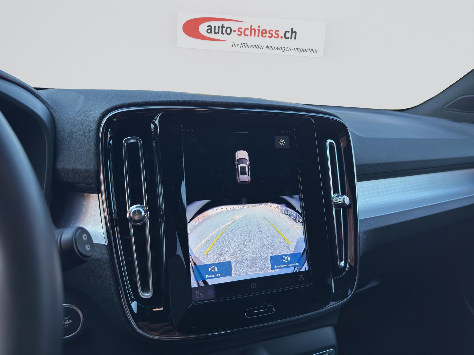 VOLVO XC40 B3 Benzin Mild Hybrid Core DCT-image-13