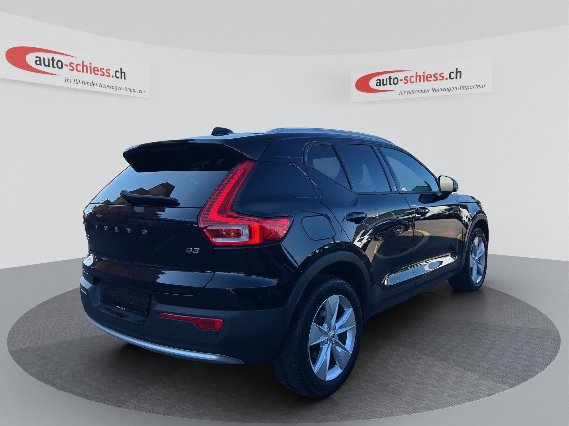 VOLVO XC40 B3 Benzin Mild Hybrid Core DCT-image-5
