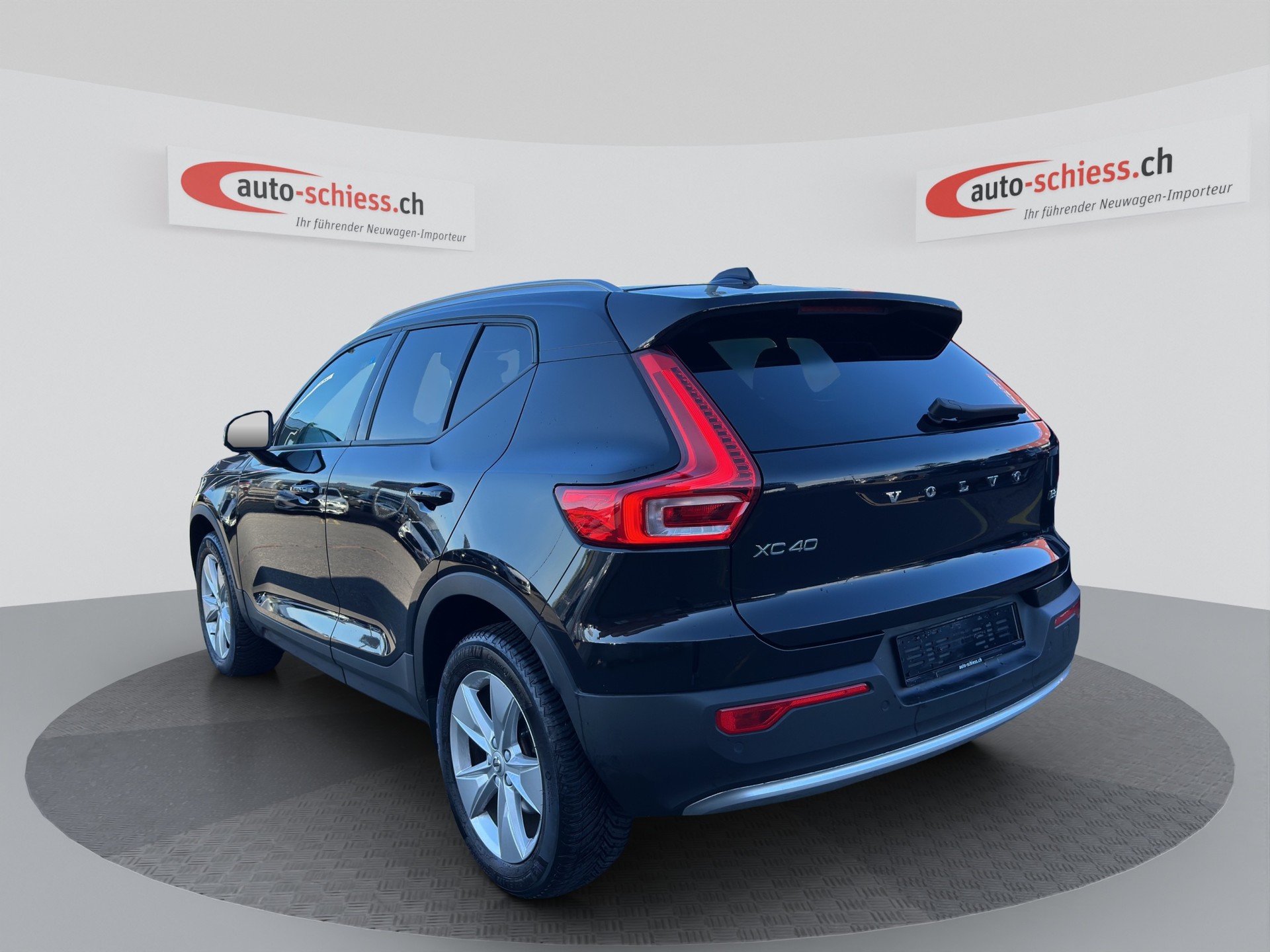 VOLVO XC40 B3 Benzin Mild Hybrid Core DCT-image-2