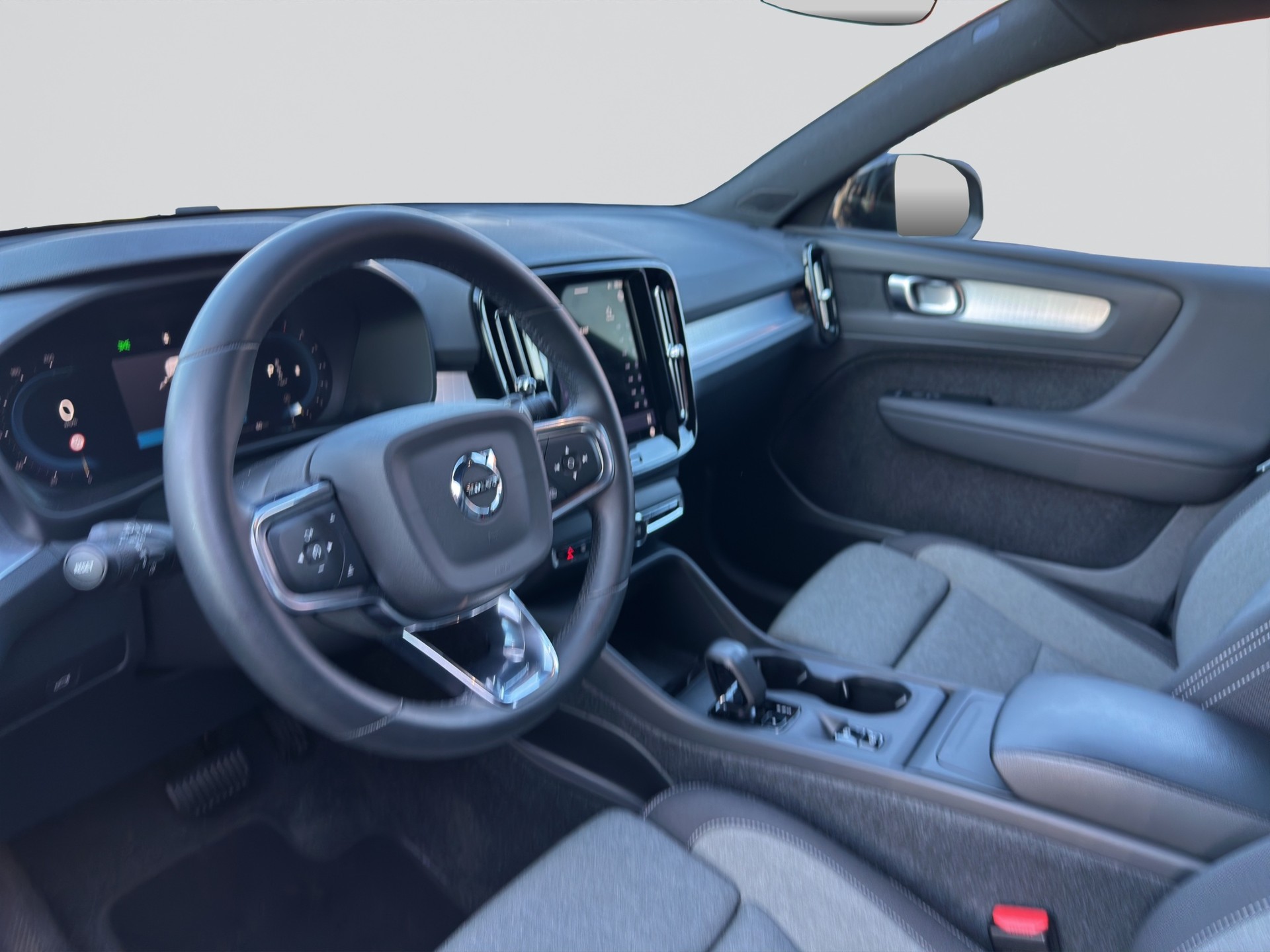 VOLVO XC40 B3 Benzin Mild Hybrid Core DCT-image-7