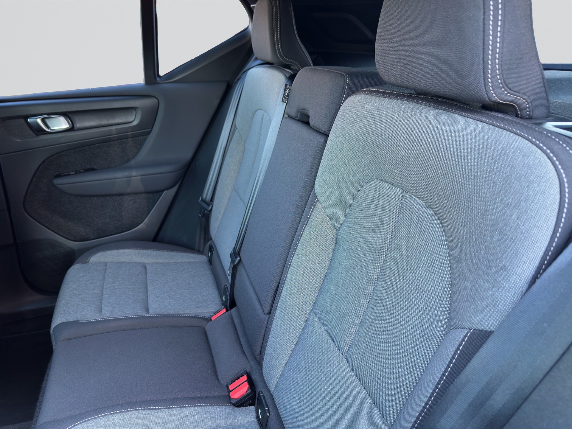 VOLVO XC40 B3 Benzin Mild Hybrid Core DCT-image-8