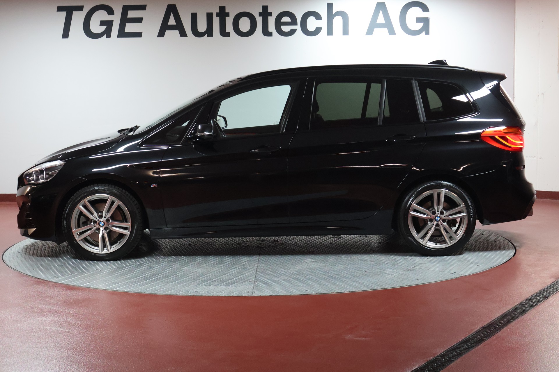 BMW 220d xDrive Gran Tourer Steptronic M Sport-image-3