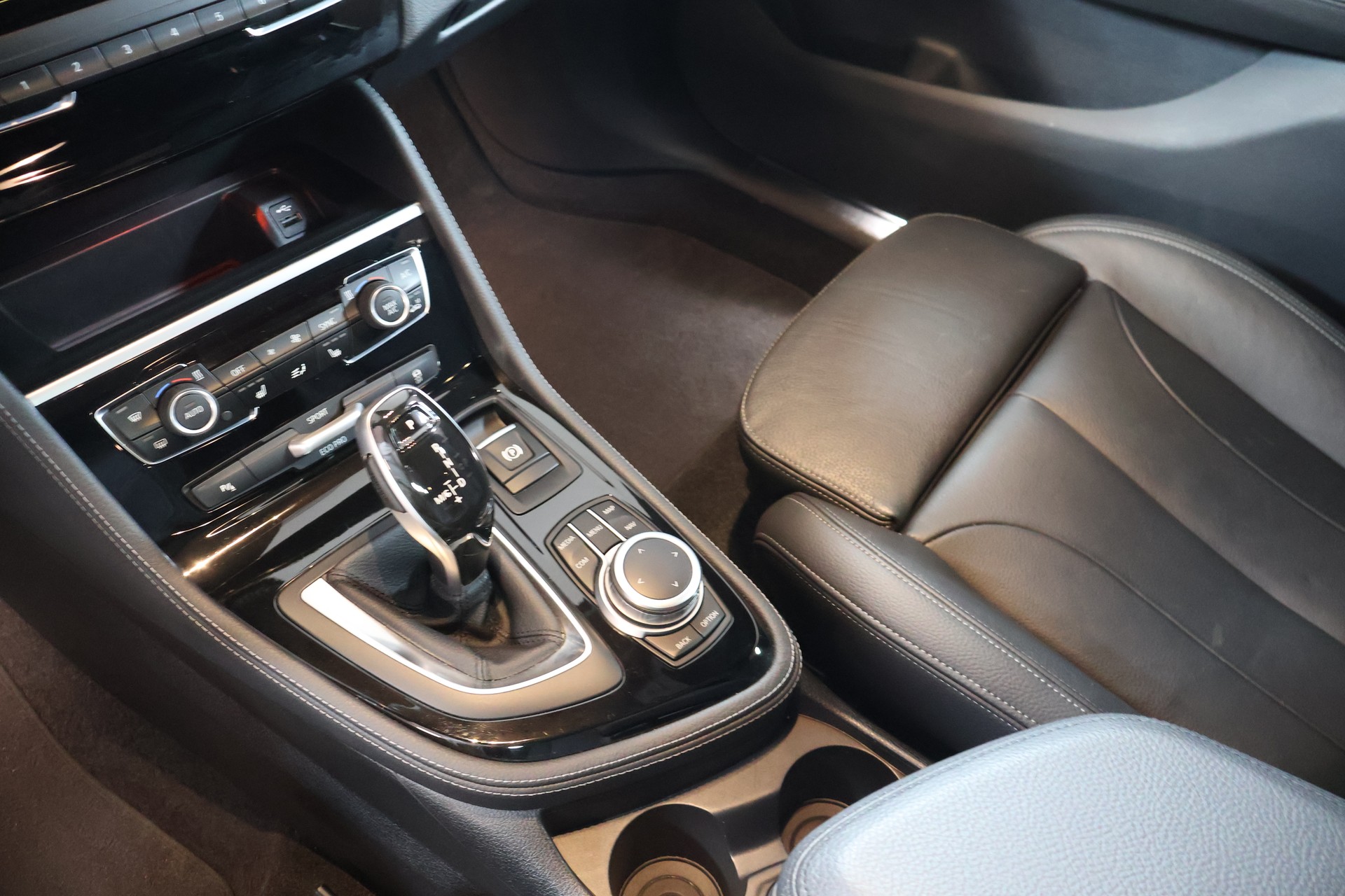 BMW 220d xDrive Gran Tourer Steptronic M Sport-image-9