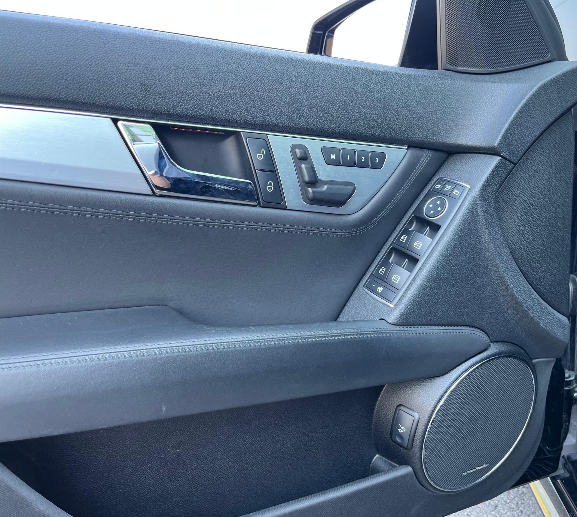 MERCEDES-BENZ C 63 AMG Avantgarde 7G-Tronic-image-12