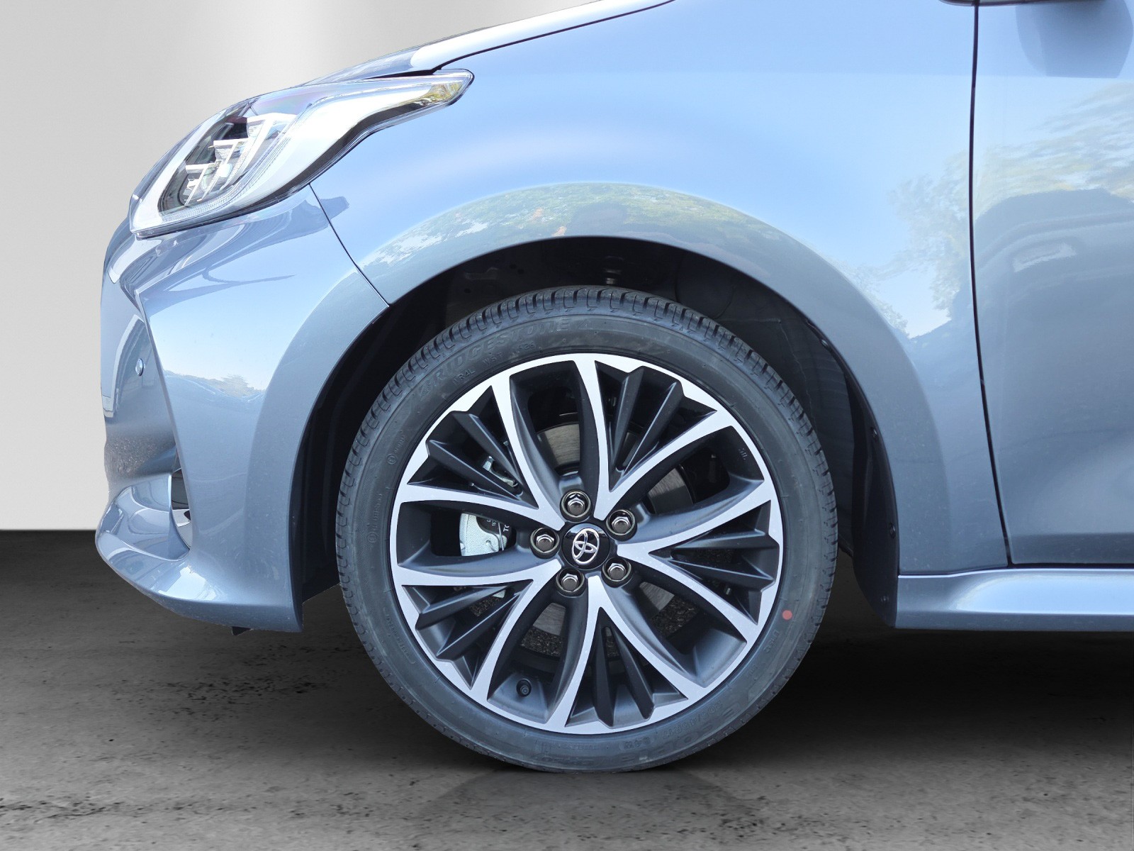 TOYOTA Yaris 1.5 Trend e-CVT-image-9