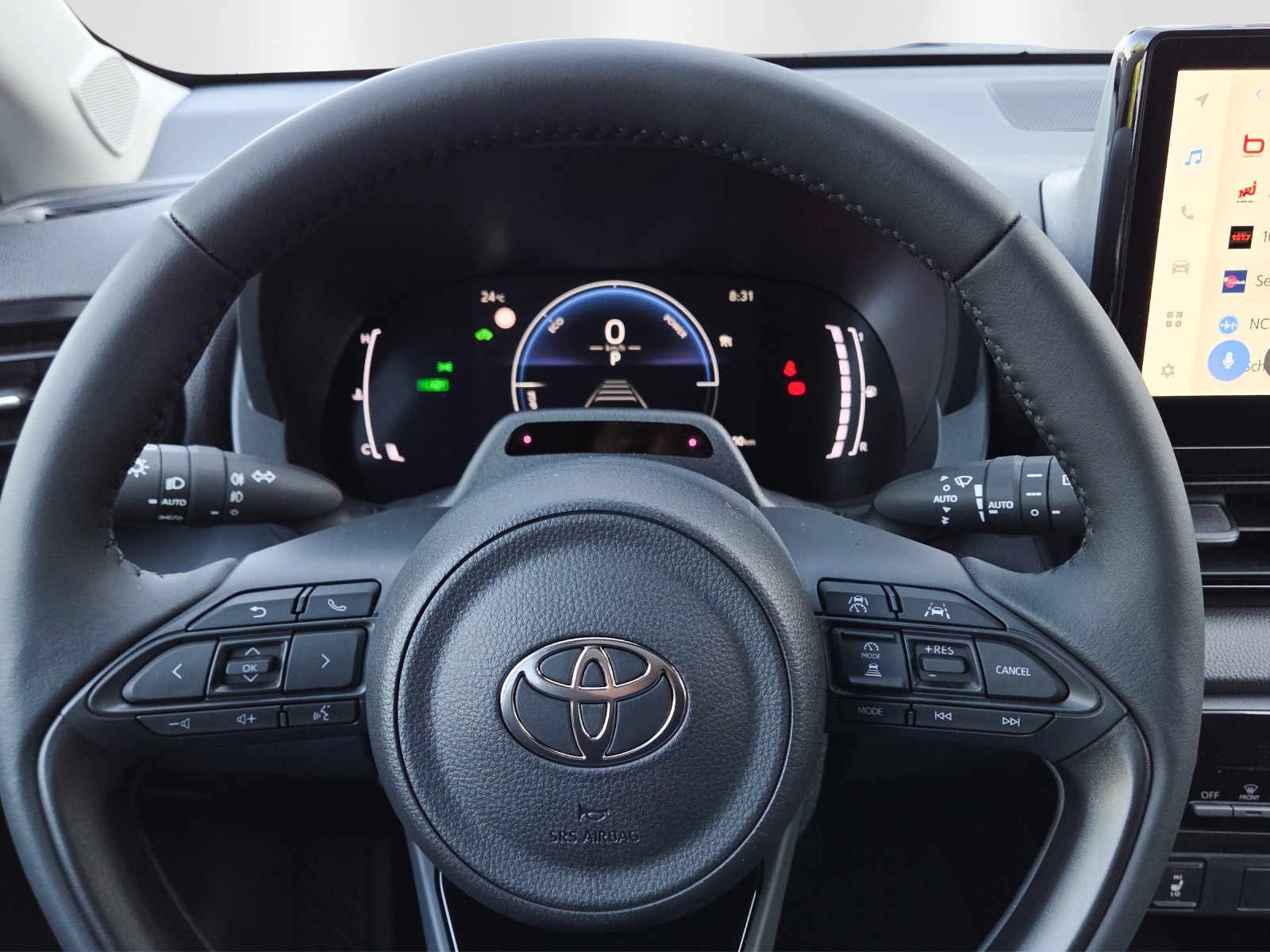 TOYOTA Yaris 1.5 Trend e-CVT-image-13