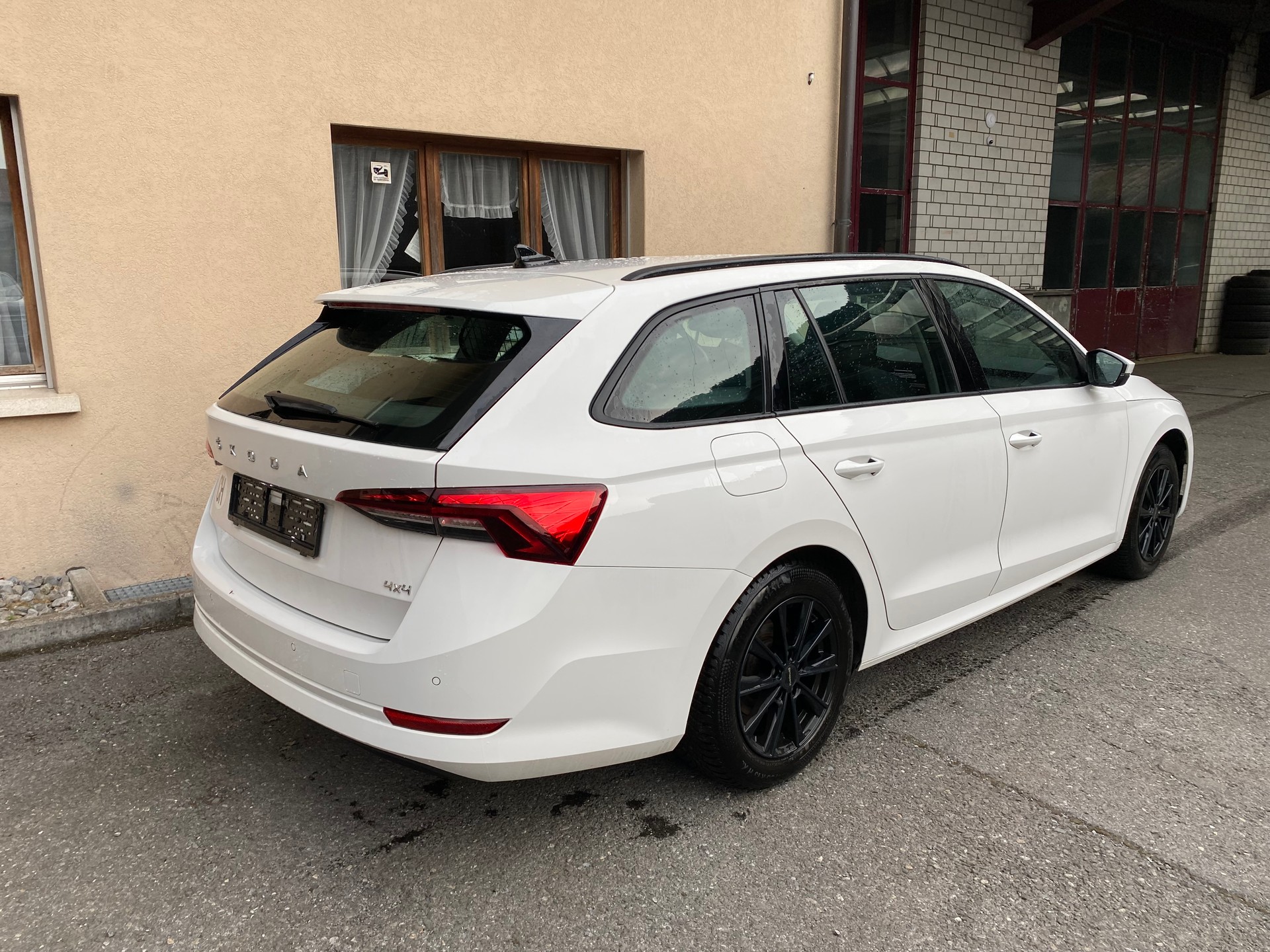 SKODA Octavia Combi 2.0 TDI DSG Ambition 4x4-image-11