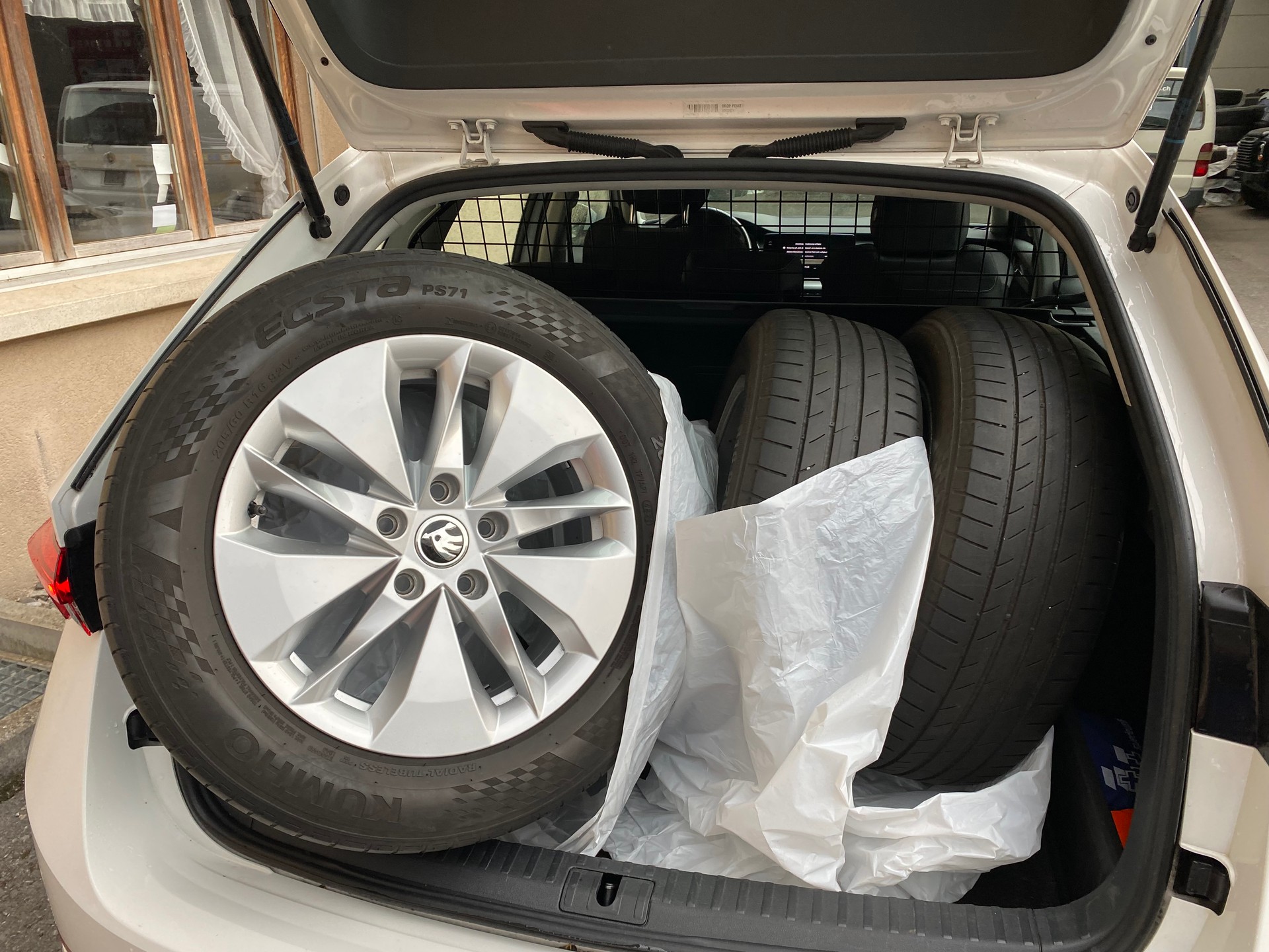 SKODA Octavia Combi 2.0 TDI DSG Ambition 4x4-image-9