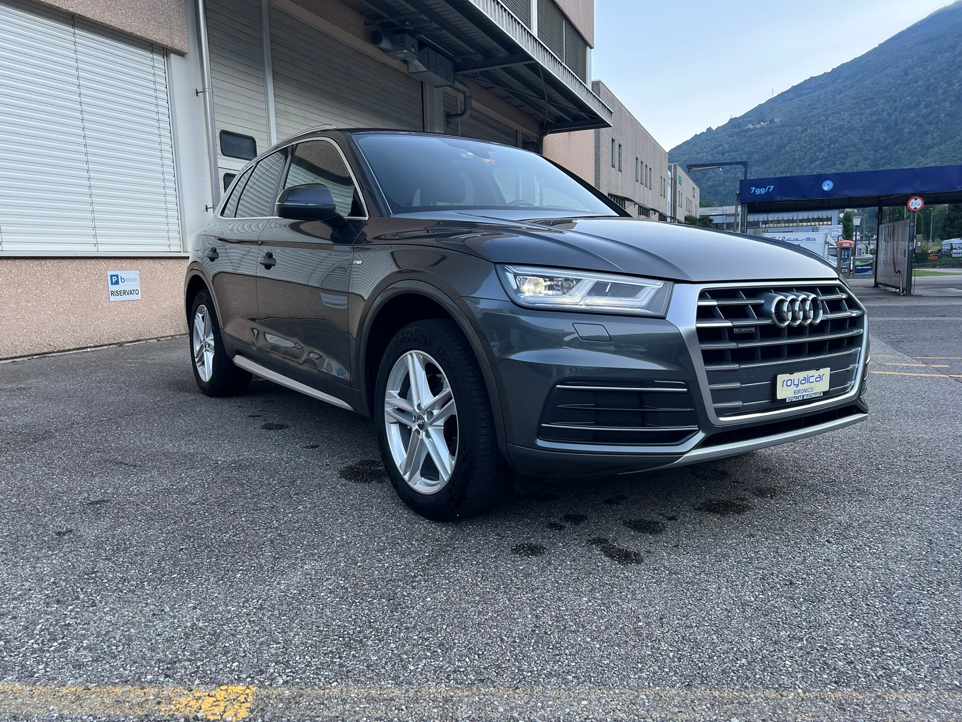 AUDI Q5 2.0 TDI S-LINE sport quattro S-tronic-image-2