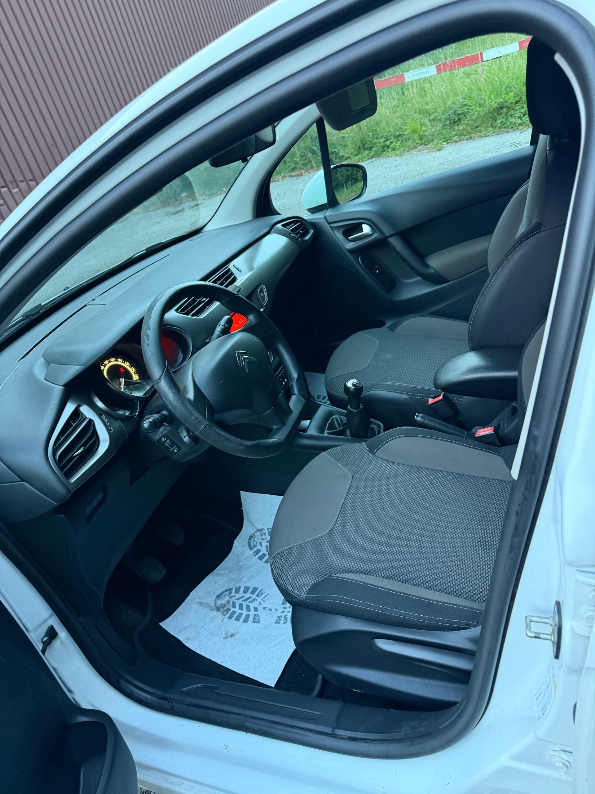 CITROEN C3 1.2i Exclusive-image-7