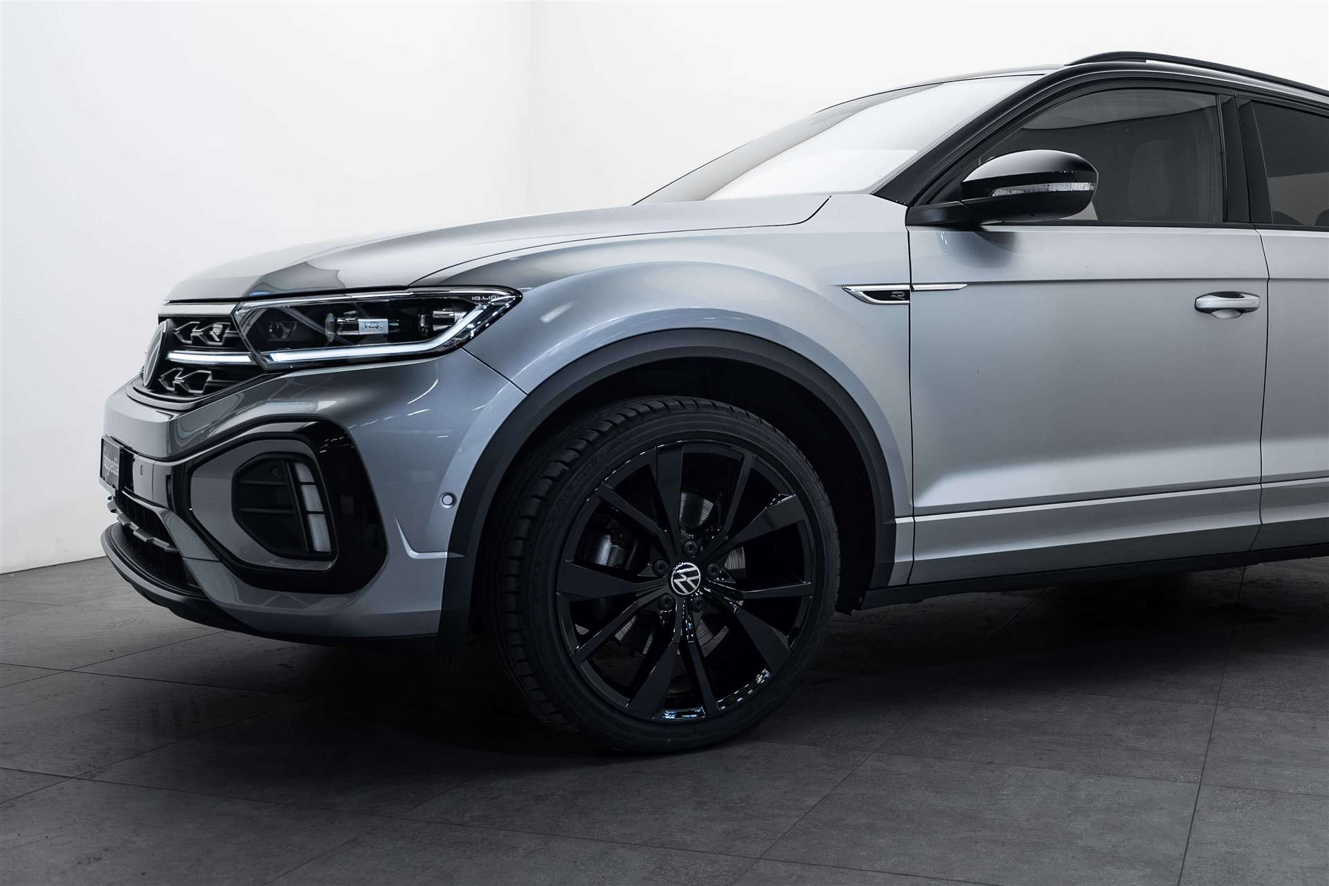 VW T-Roc 2.0 TSI R-Line DSG 4Motion 190PS-image-1