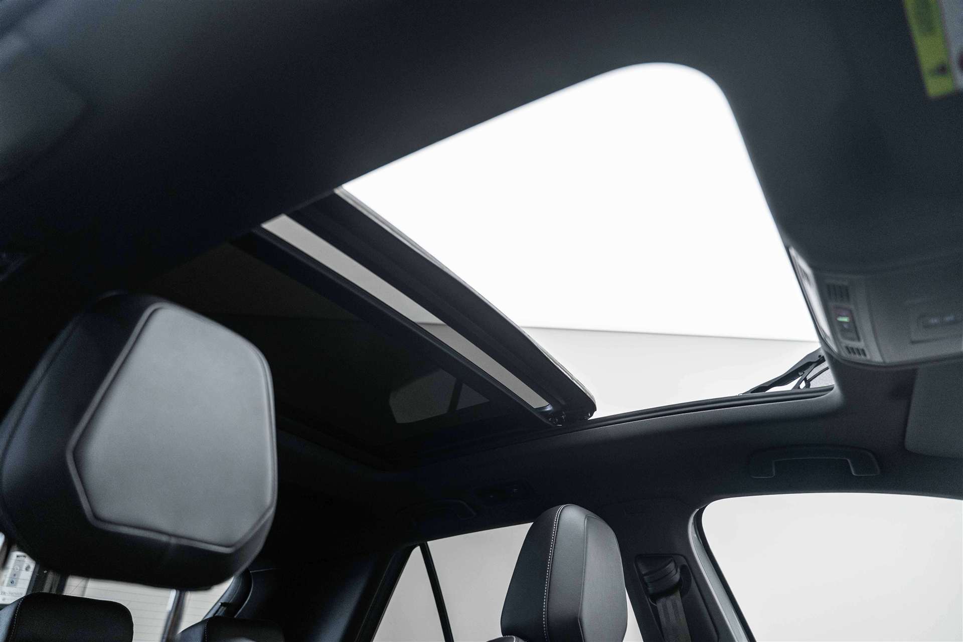 VW T-Roc 2.0 TSI R-Line DSG 4Motion 190PS-image-12