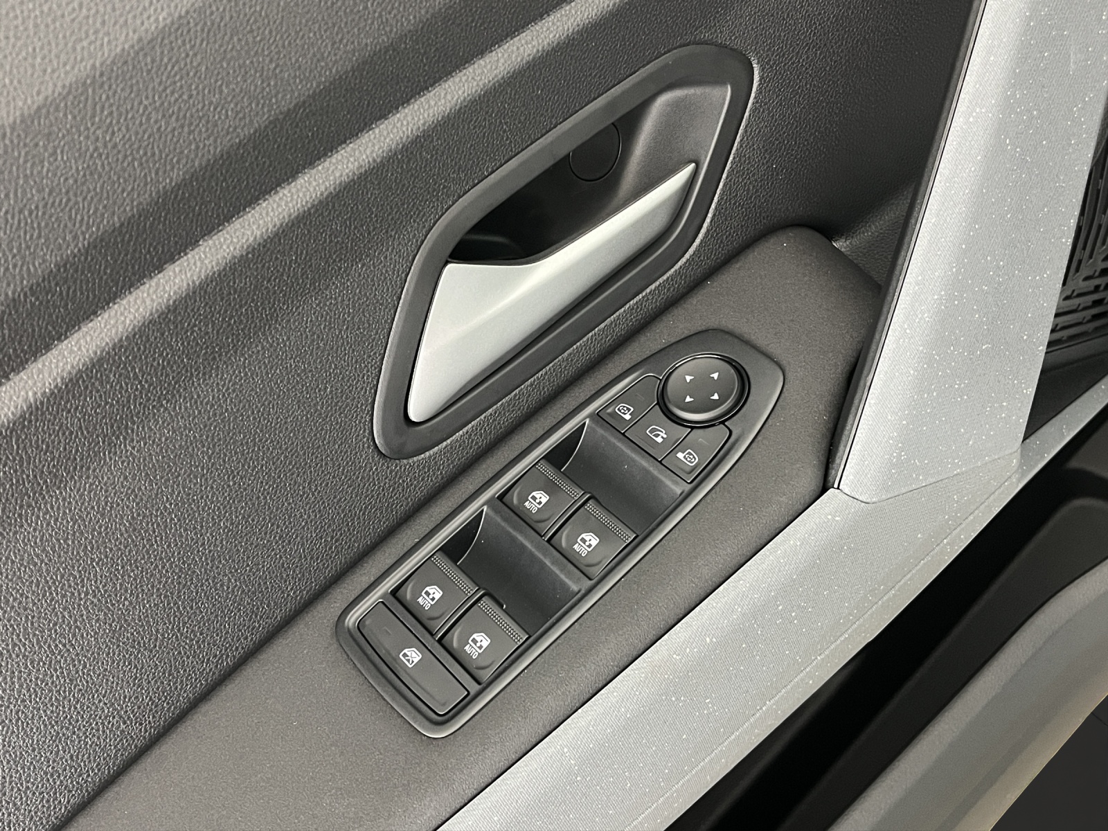 DACIA Bigster 1.2 Hybrid Journey 4WD-image-12
