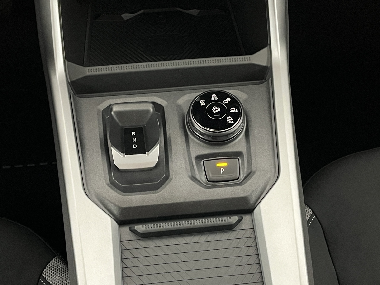 DACIA Bigster 1.2 Hybrid Journey 4WD-image-13