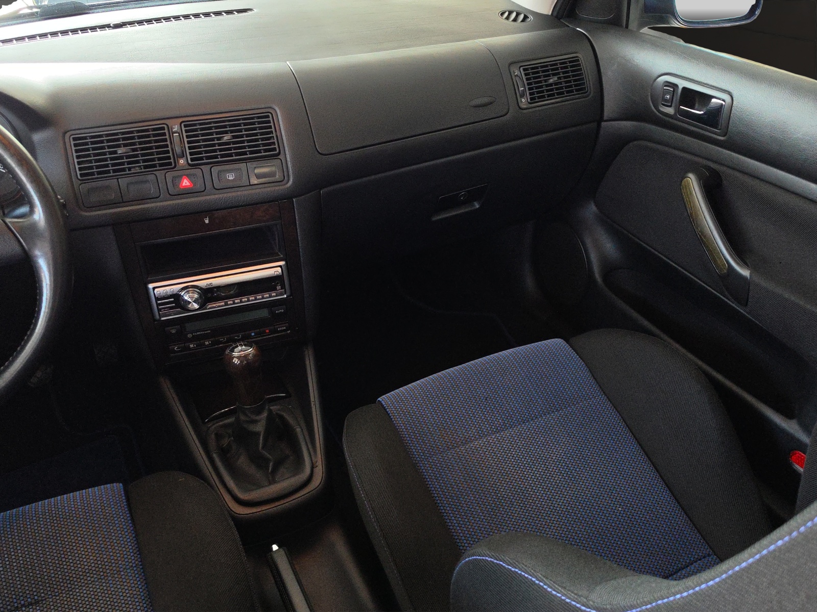 VW Golf 1.8 GTI-image-10