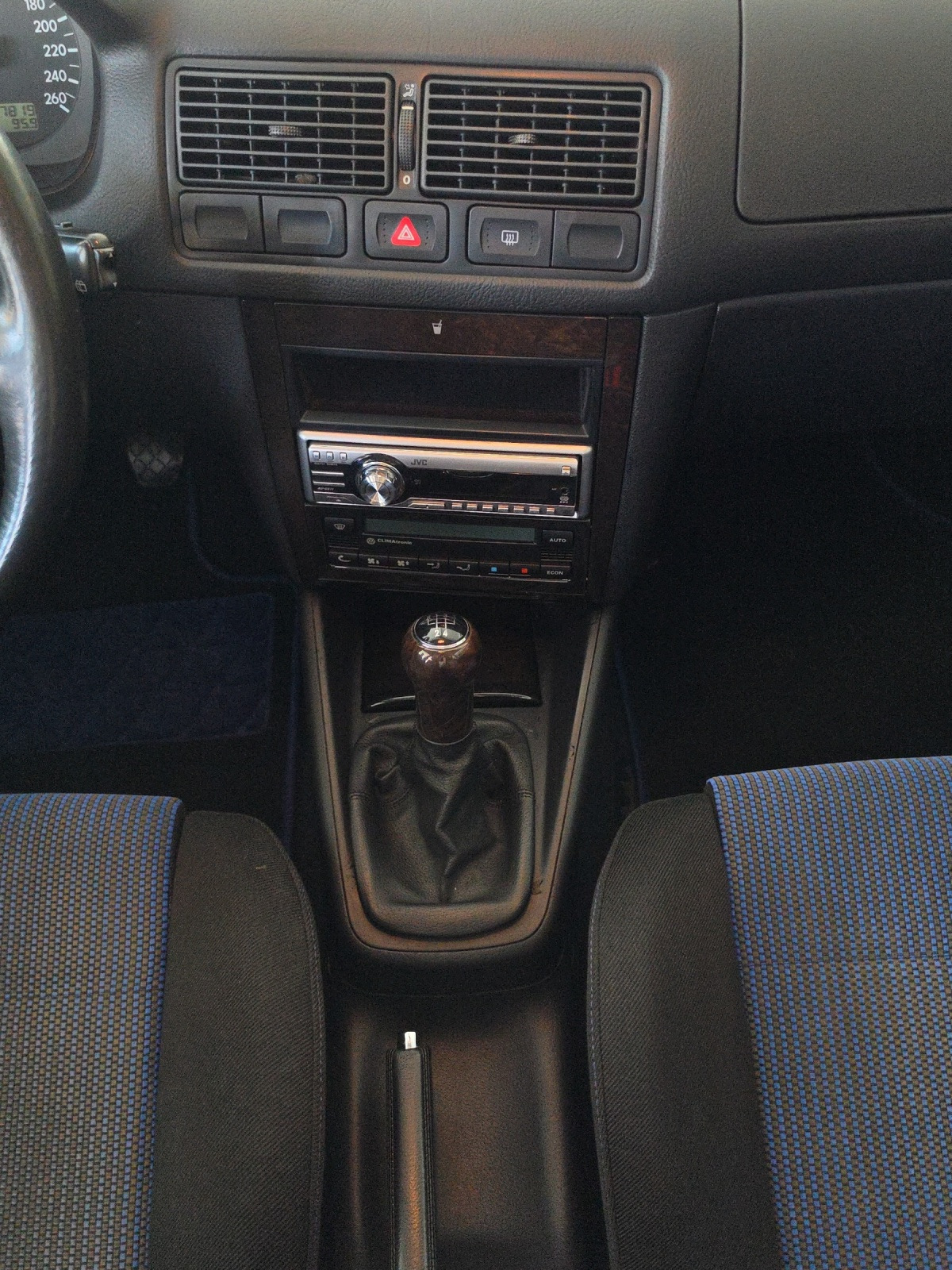 VW Golf 1.8 GTI-image-11