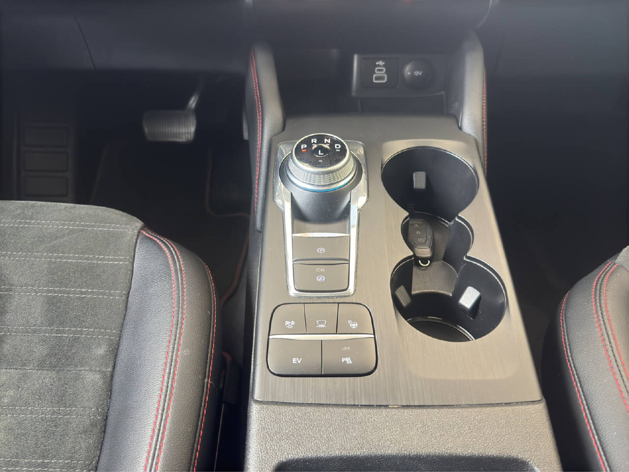 FORD Kuga 2.5 Plug-in Hybrid ST-Line X-image-16