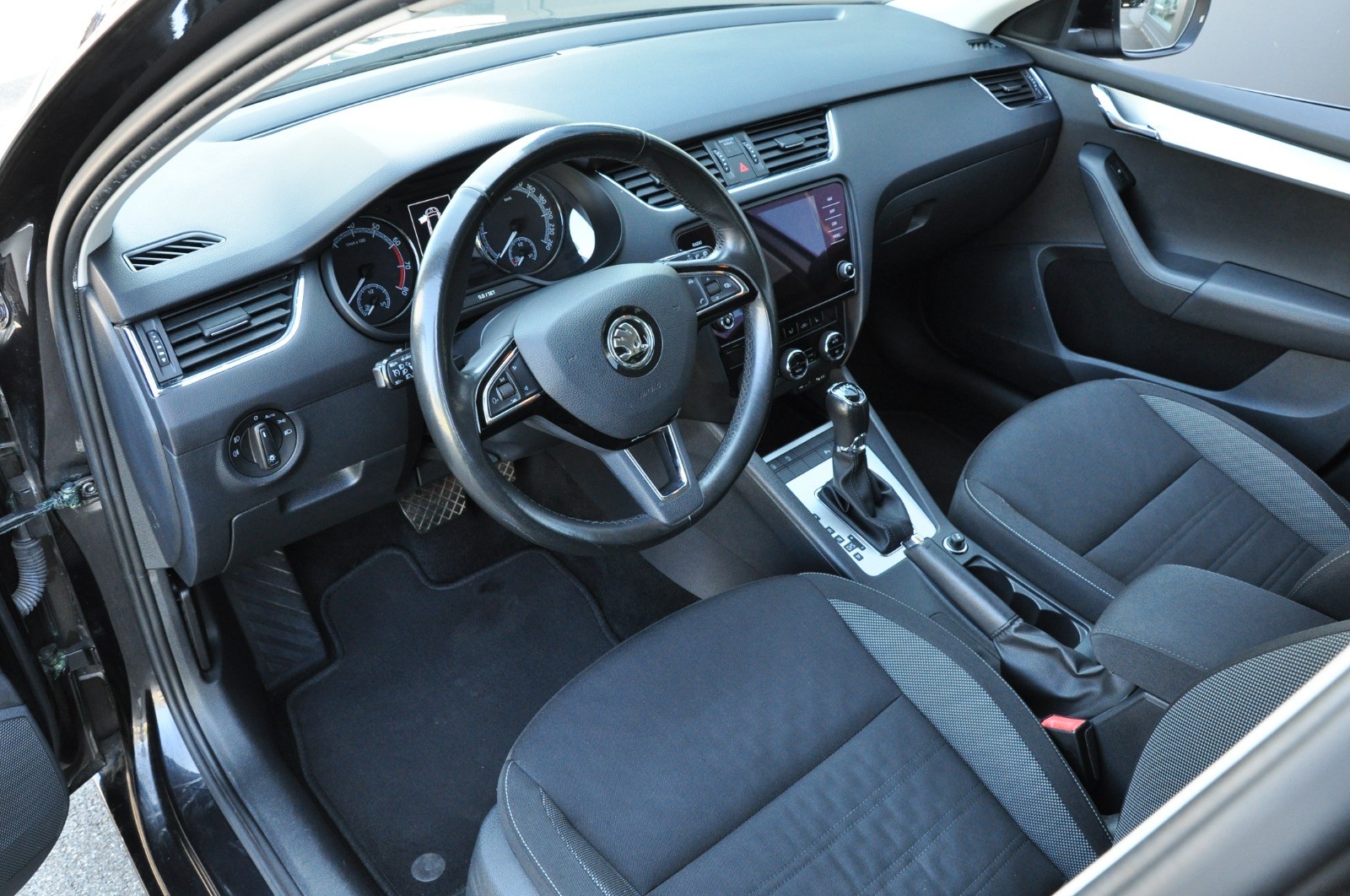 SKODA Octavia Combi 1.4 TSI G-tec Ambition CNG DSG-image-9