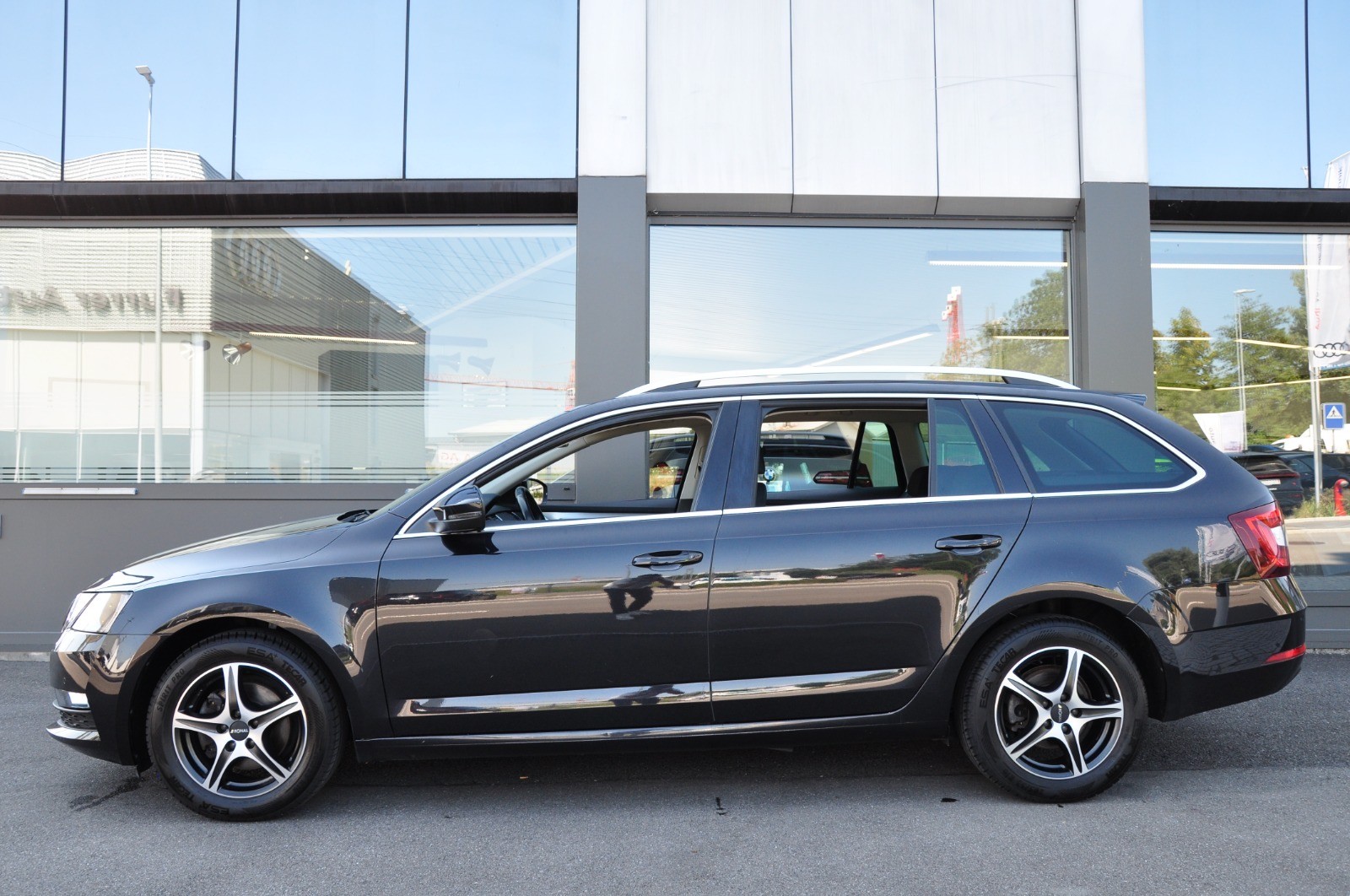 SKODA Octavia Combi 1.4 TSI G-tec Ambition CNG DSG-image-4