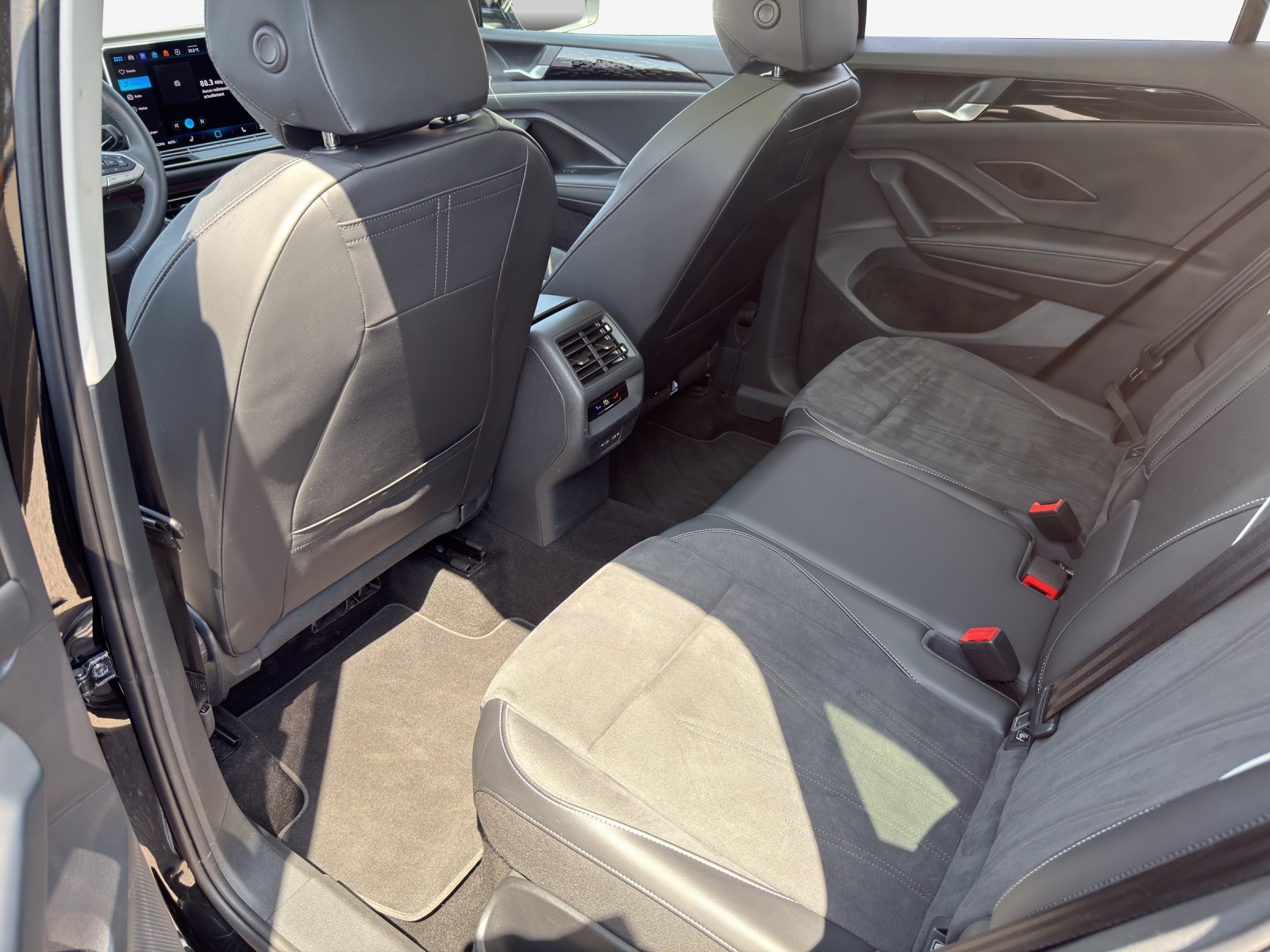 VW Tiguan 2.0 TSI DSG Elegance 4Motion-image-11