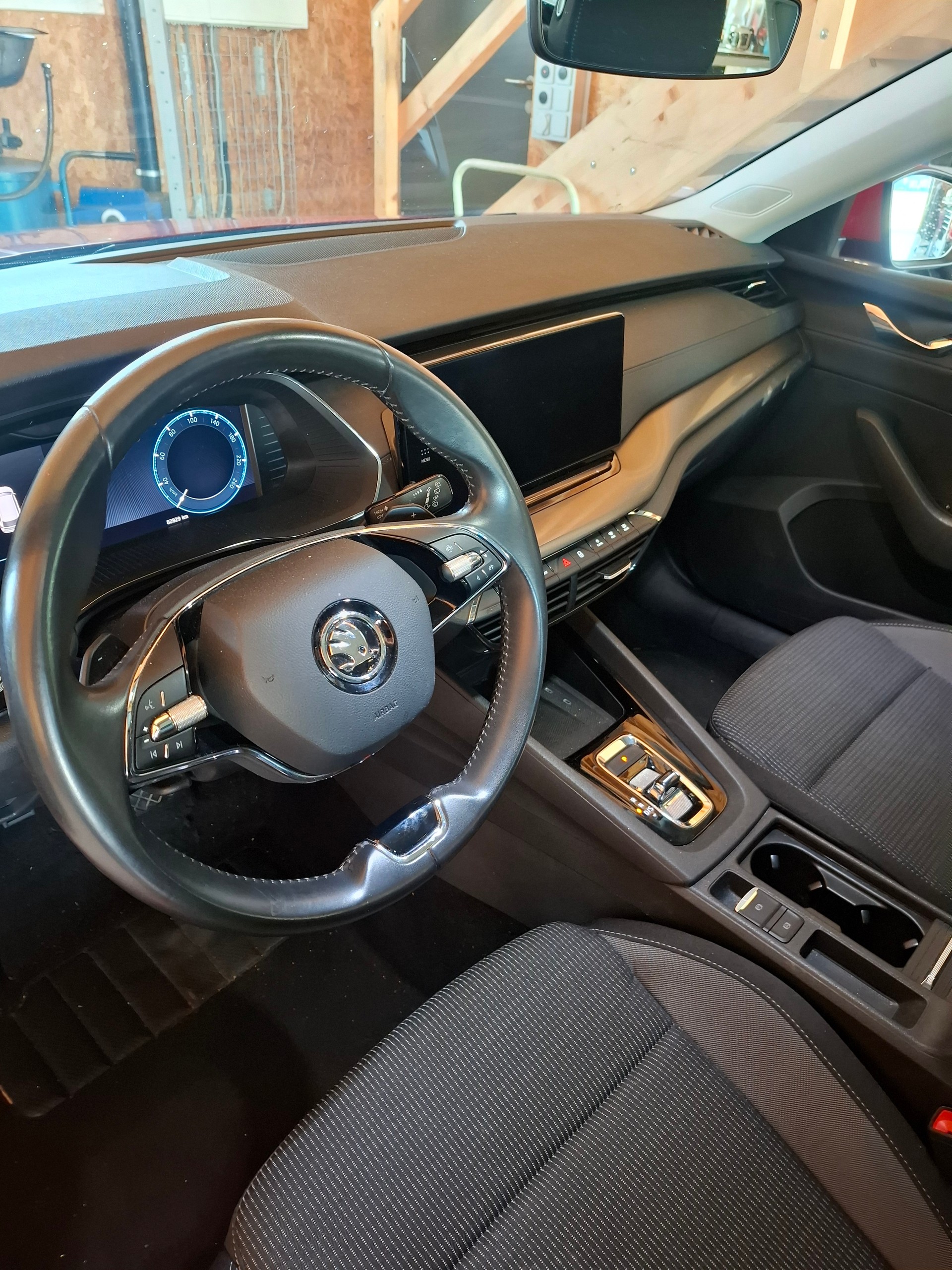 SKODA Octavia Combi 2.0 TDI 150 Ambition DSG-image-2