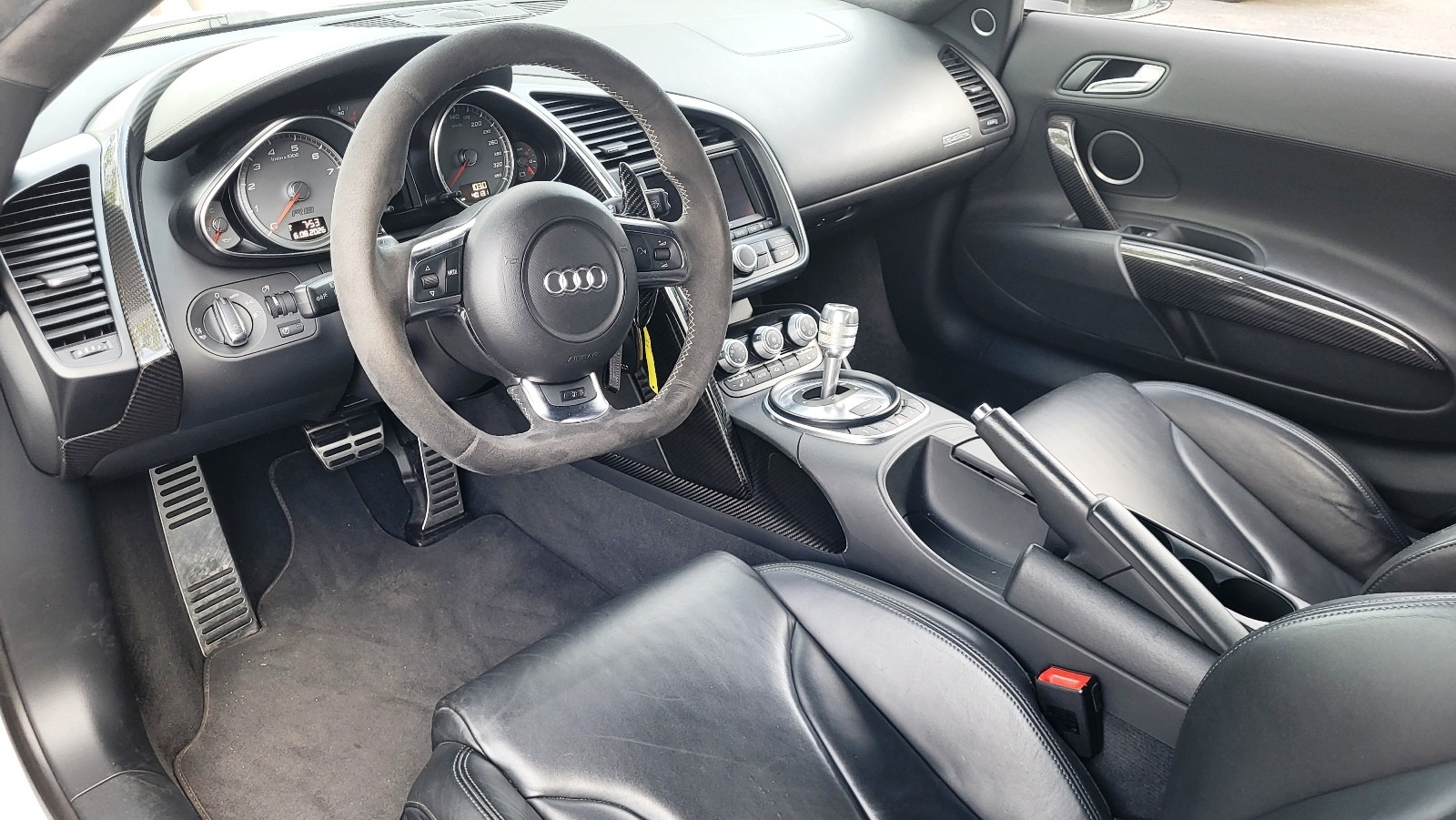 AUDI R8 Coupé 4.2 R-tronic-image-10