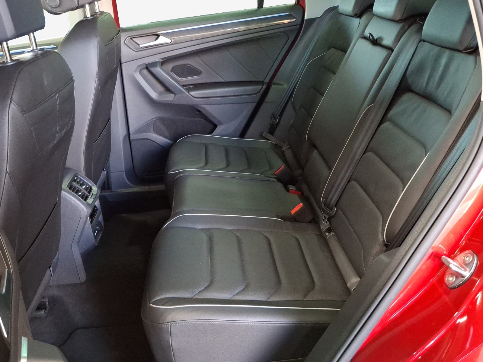 VW Tiguan 2.0TSI Elegance 4Motion DSG-image-11