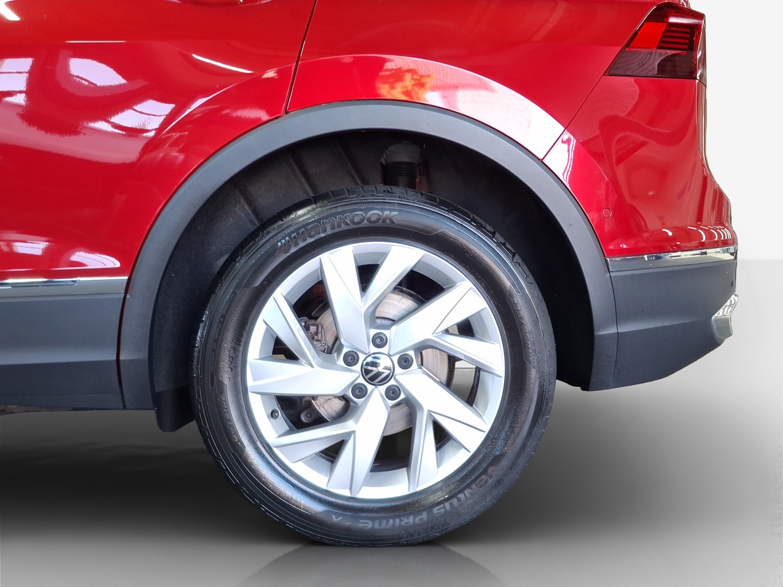 VW Tiguan 2.0TSI Elegance 4Motion DSG-image-13