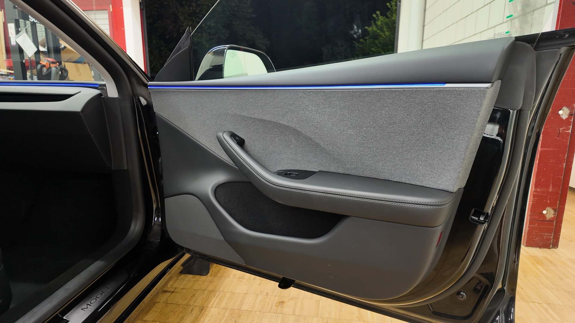 TESLA Model 3 Long Range RWD-image-16