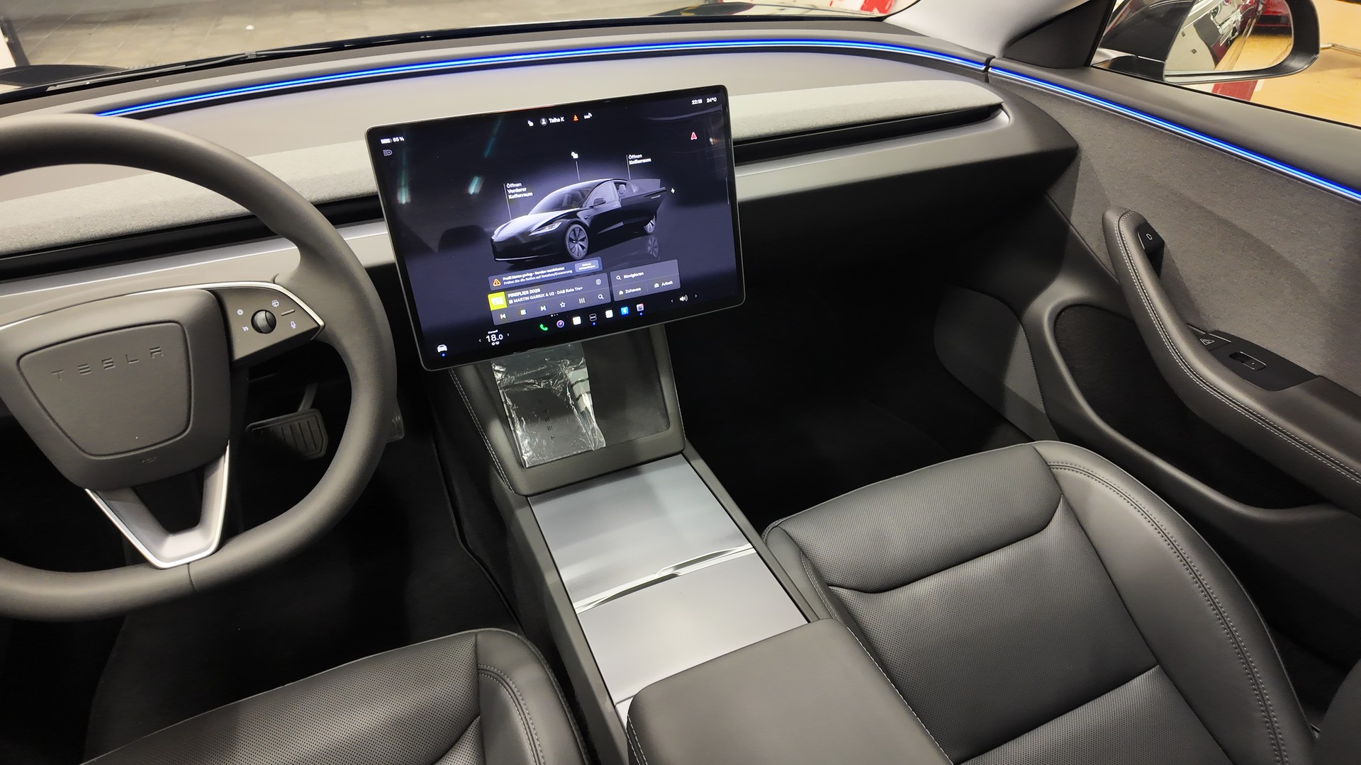 TESLA Model 3 Long Range RWD-image-12
