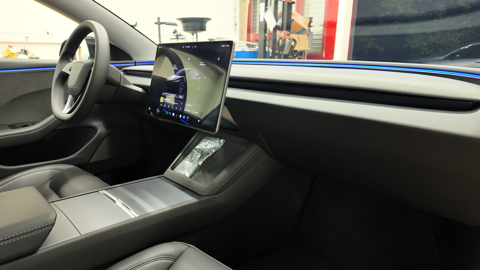 TESLA Model 3 Long Range RWD-image-18