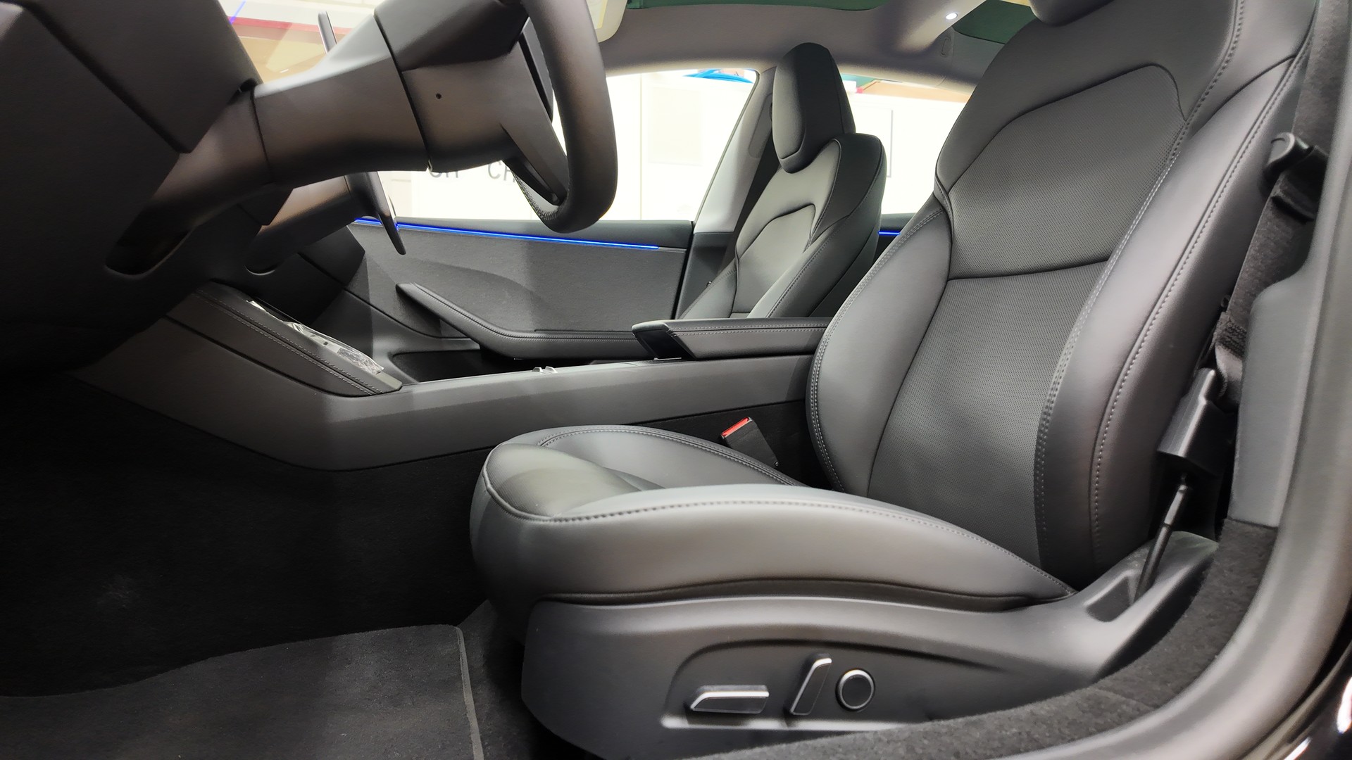 TESLA Model 3 Long Range RWD-image-14