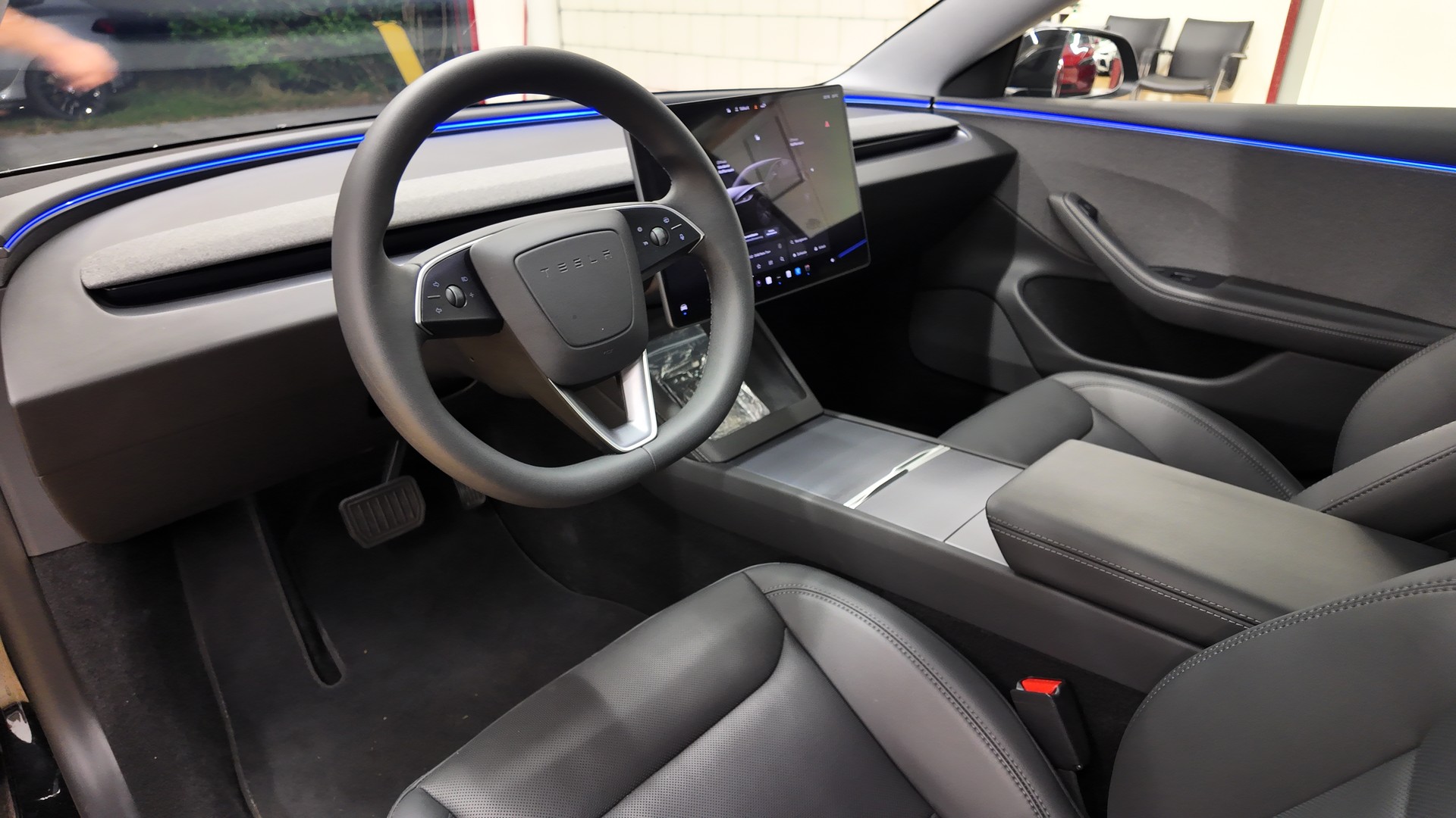 TESLA Model 3 Long Range RWD-image-13