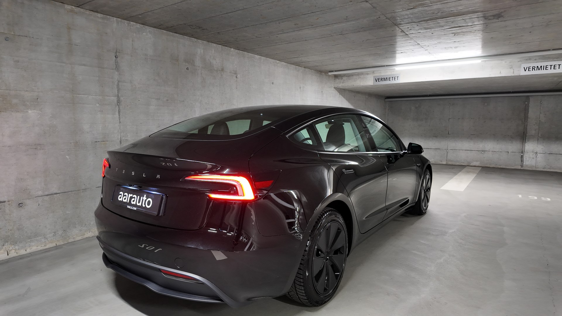 TESLA Model 3 Long Range RWD-image-4